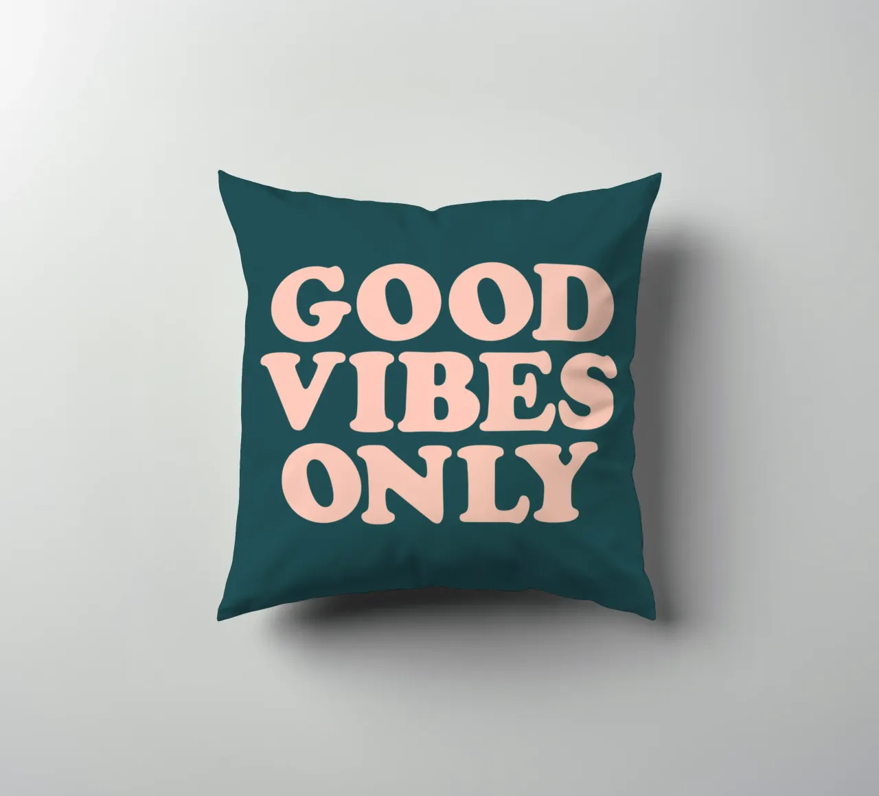 Good Vibes Only Retro Typografie Design Kissen von THE MOTIVATED TYPE