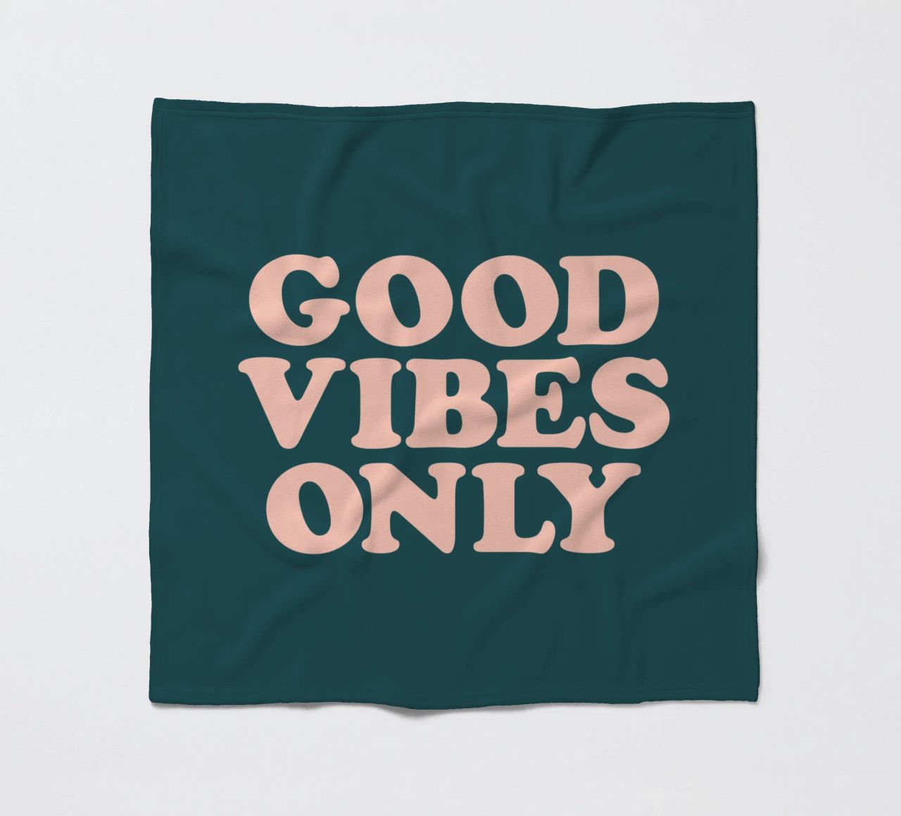 Good Vibes Only Retro Typography Design coperta in pile da THE MOTIVATED TYPE