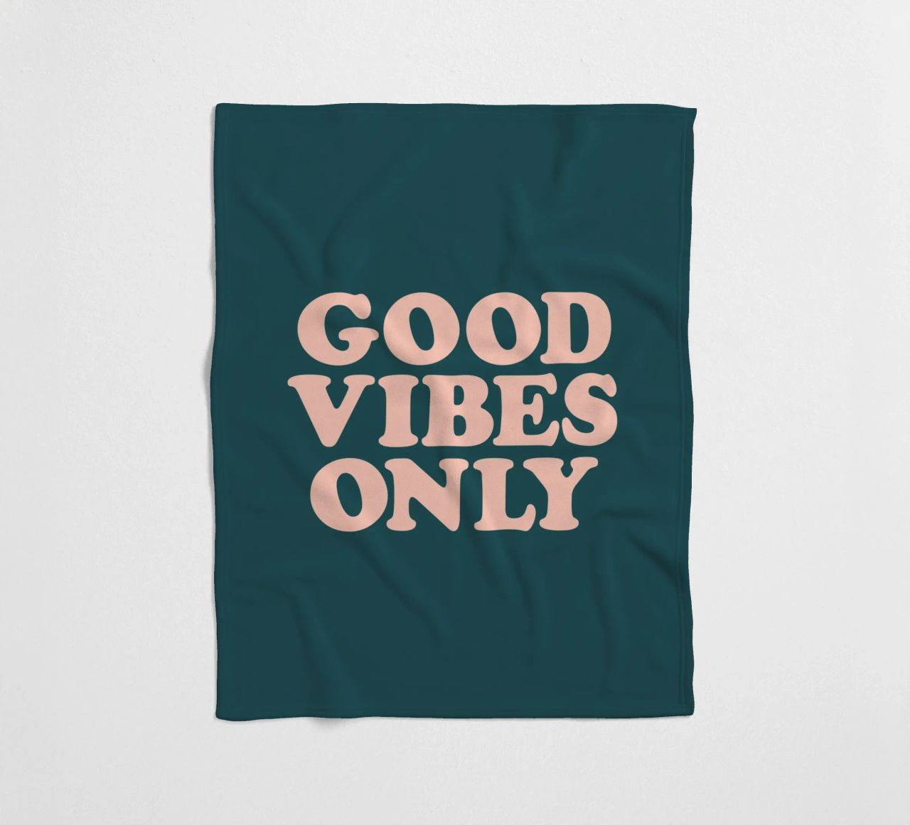 Good Vibes Only Retro Typography Design coperta in pile da THE MOTIVATED TYPE