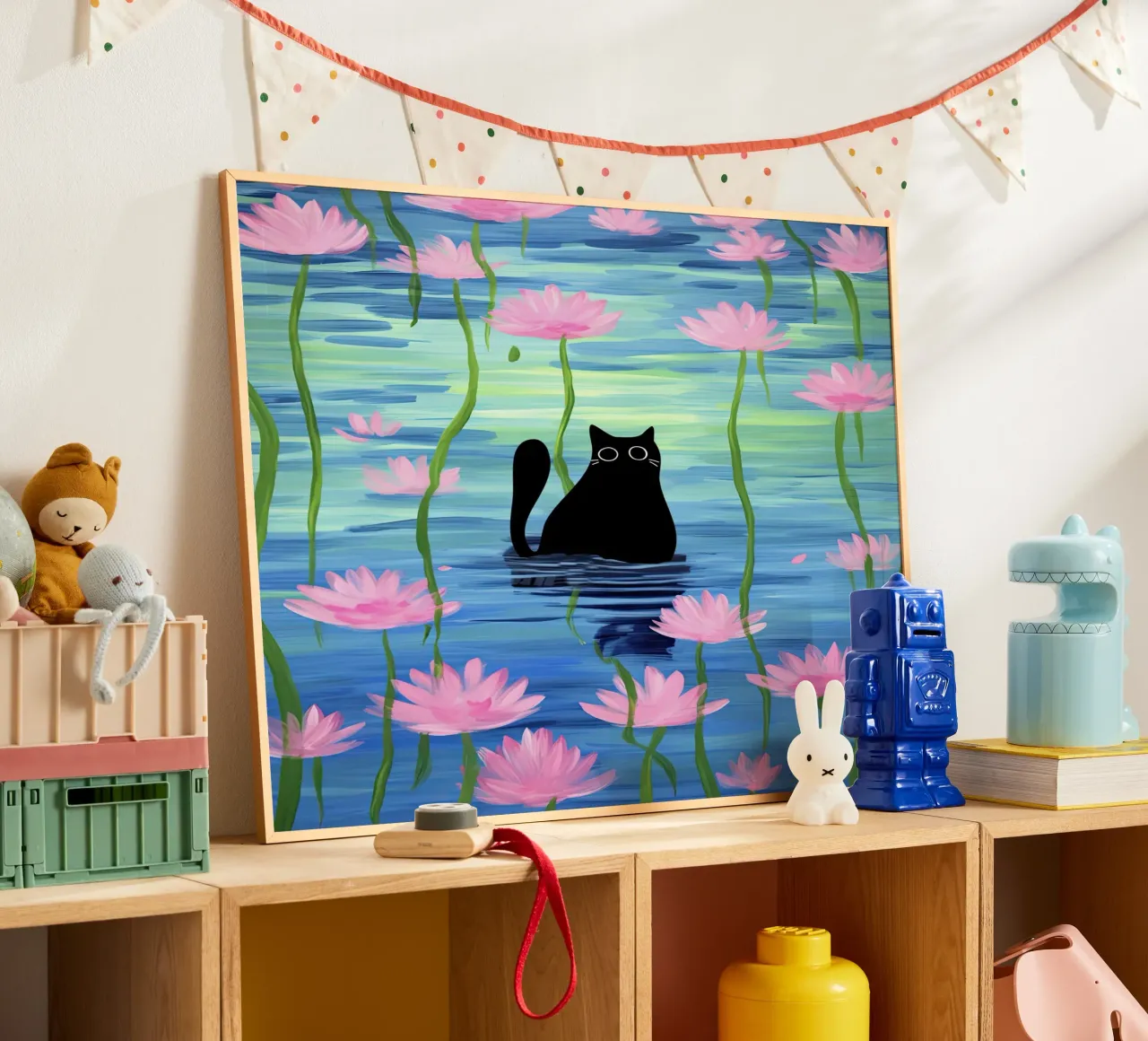 Chat noir dans un étang avec des fleurs de lotus roses Illustration hahnemühle de Peaches Art Prints