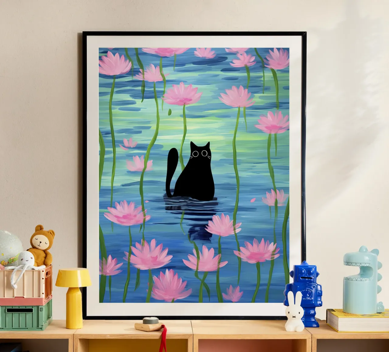 Chat noir dans un étang avec des fleurs de lotus roses Illustration hahnemühle de Peaches Art Prints