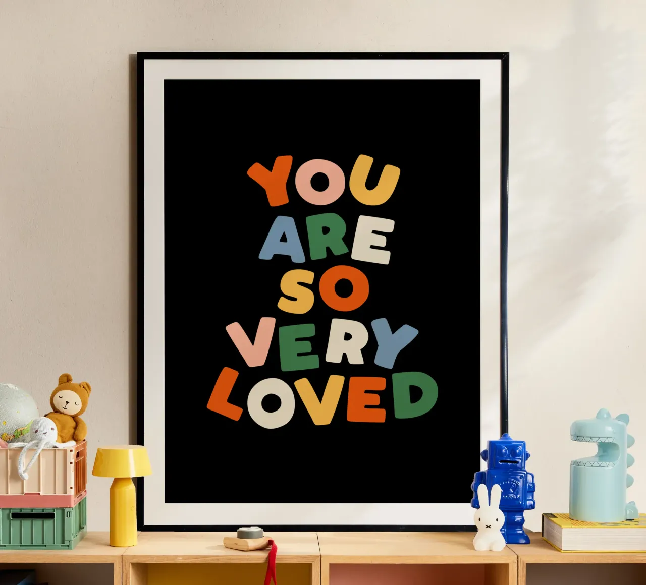 You Are So Very Loved en rouge, vert, bleu, jaune et pêche hahnemühle de THE MOTIVATED TYPE