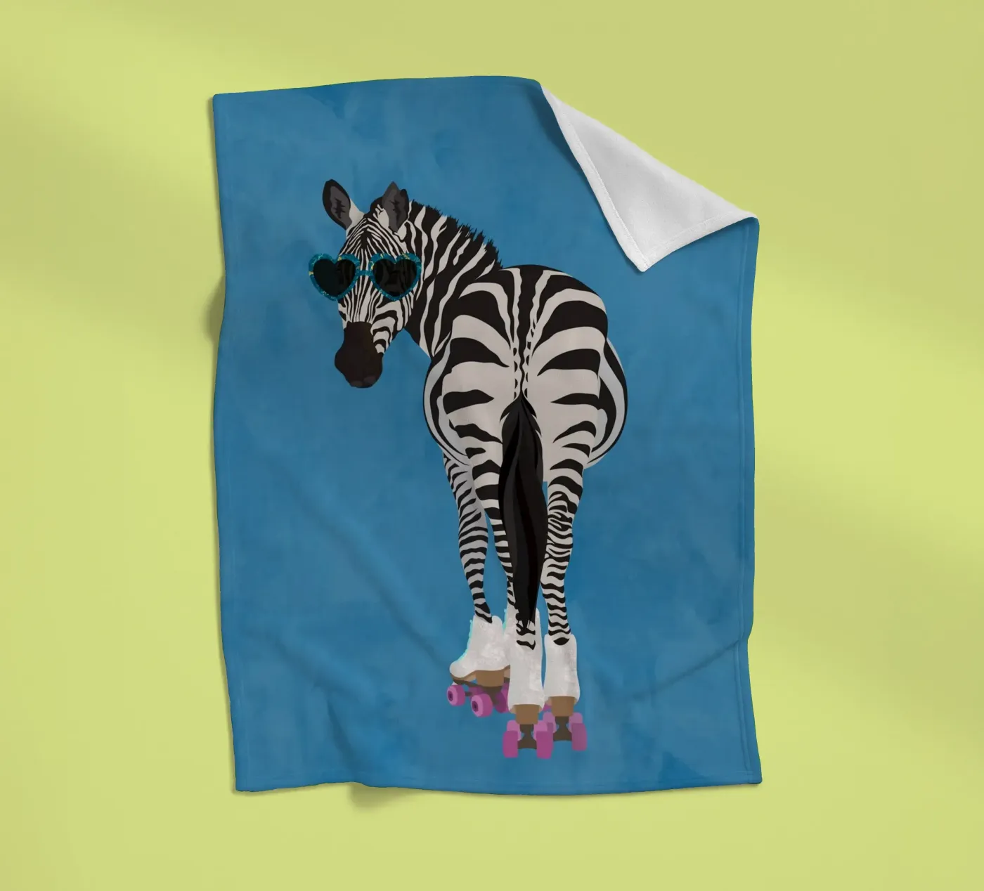 Zebra Rollerskating Fleecedecke von SarahManovski