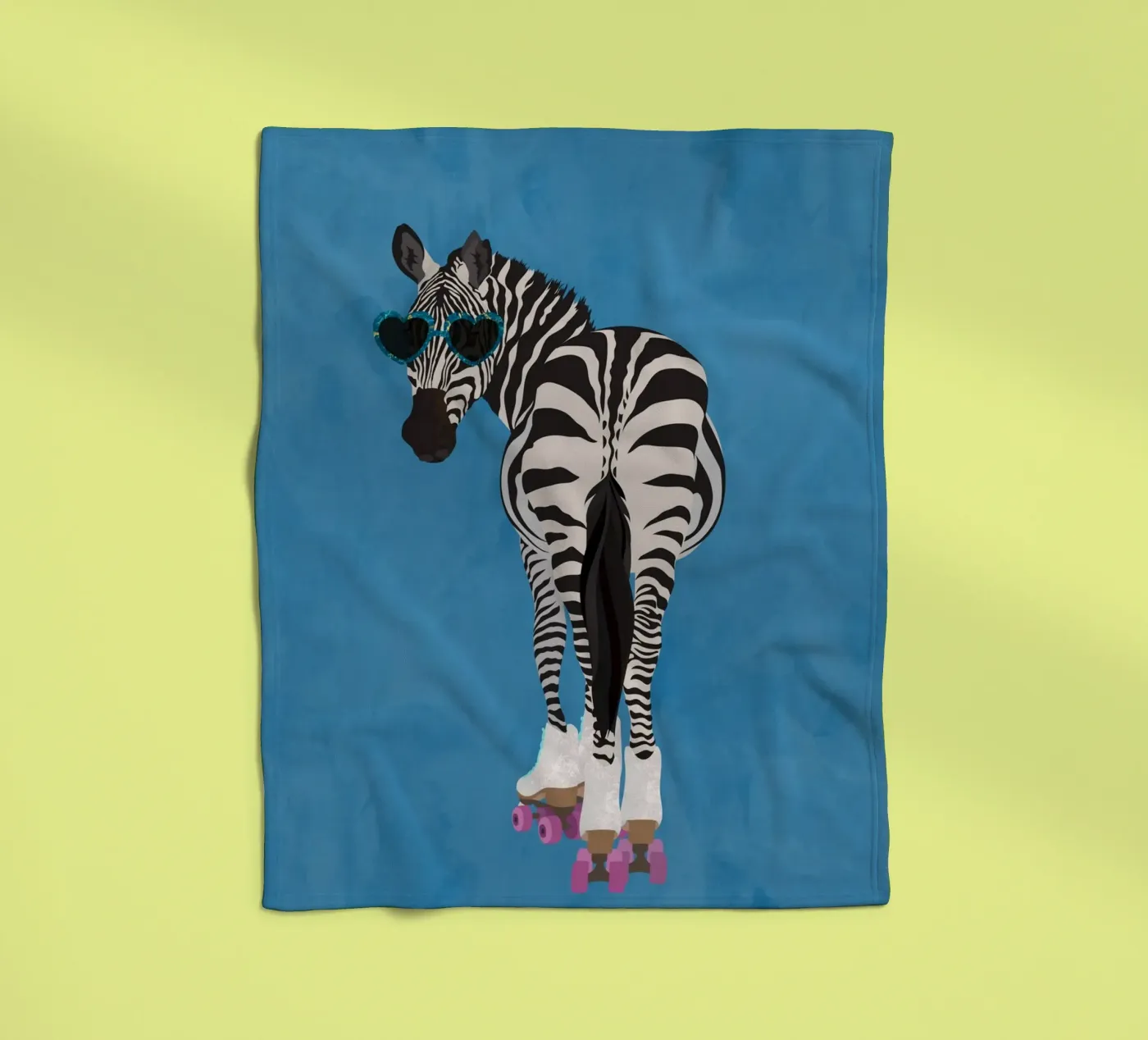 Zebra Rollerskating Fleecedecke von SarahManovski