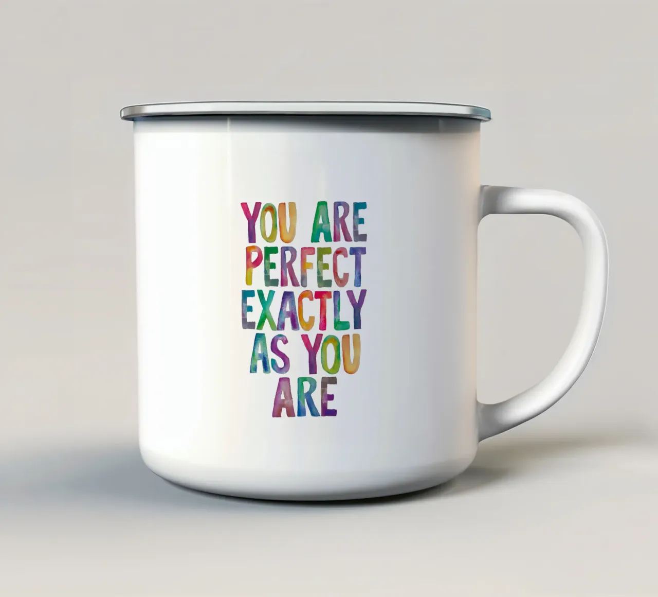 Sei perfetto esattamente come sei Tipografia arcobaleno tazza in smalto da THE MOTIVATED TYPE