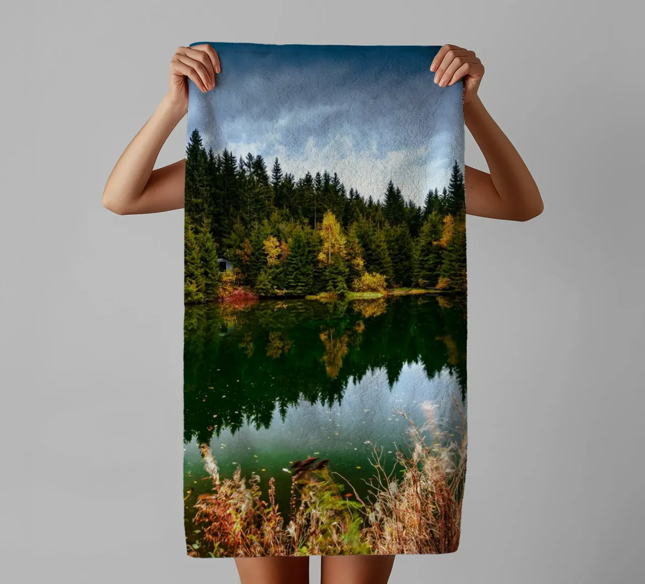 Reflection of the trees in the "Kleiner See" lake in Oberwiesenthal towel by Marcus Beckert | Fotografie