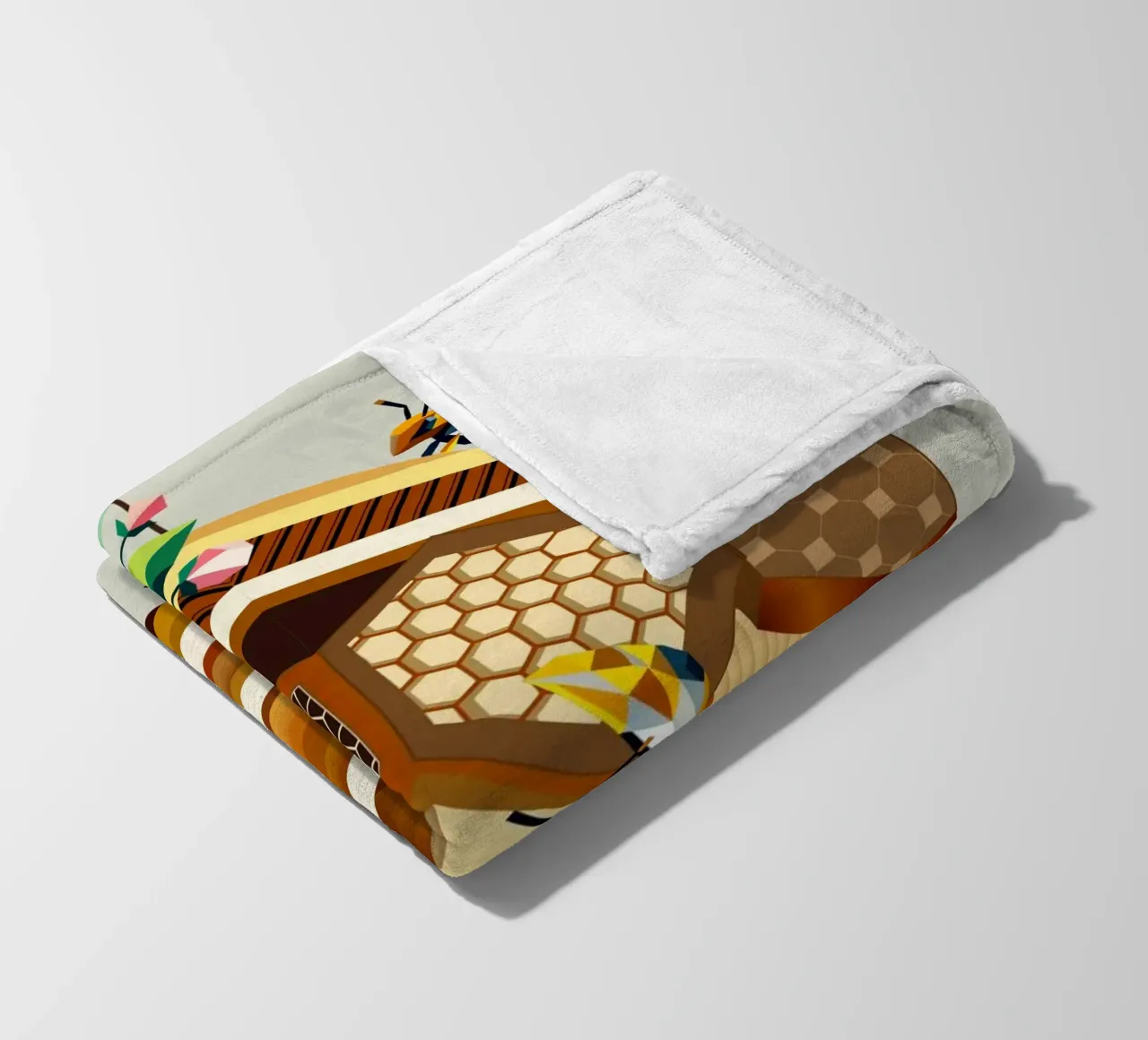 Alveare, brulicante di api e di fiori di melo coperta in pile da namosh