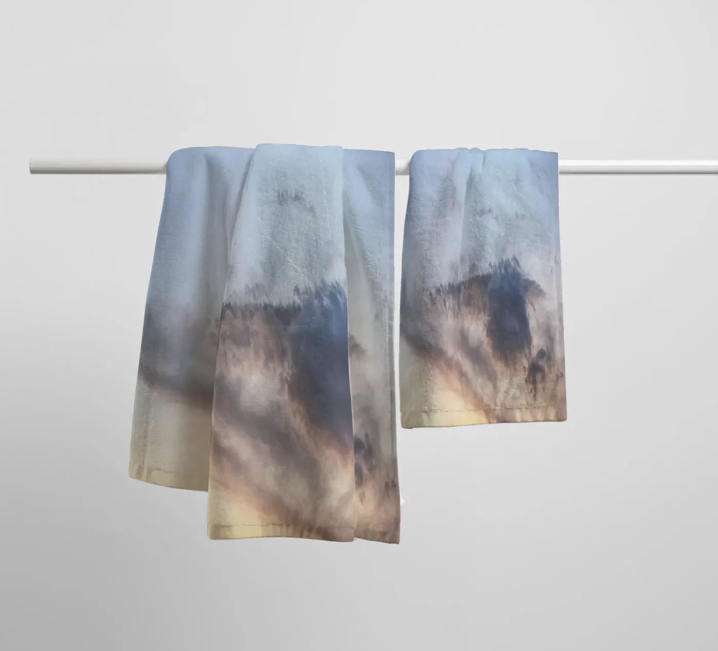 Alpine evening badhanddoek van Nur Mut