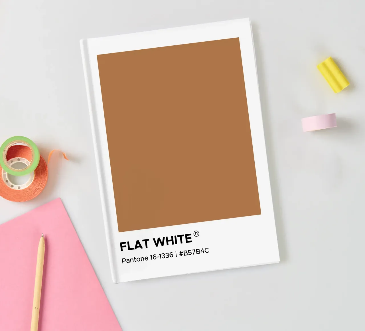 Caffè bianco piatto Pantone diario da Paigaam Studio