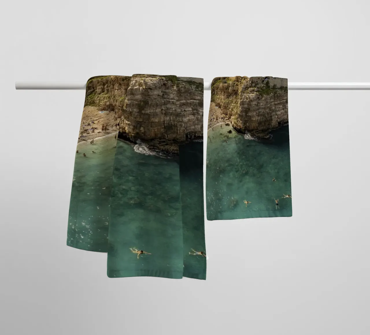 Polignano in Apulien asciugamano da bagno da Reisefotografie - Bilder aus aller Welt