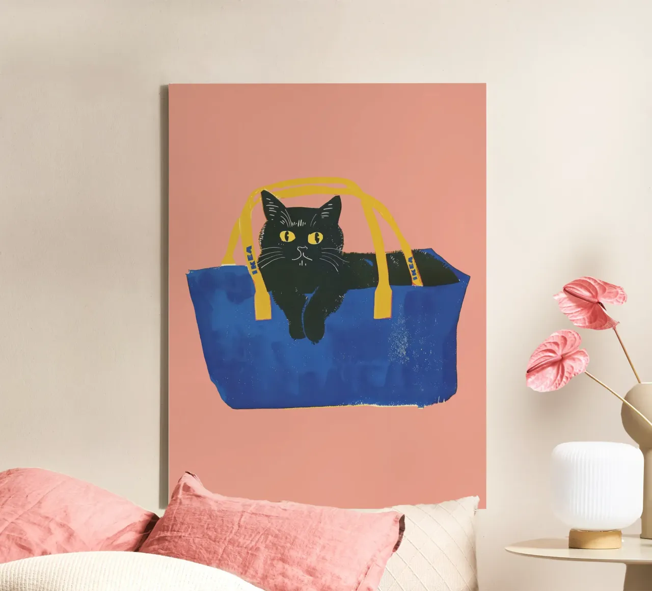 Illustrazione di un gatto nero in una borsa blu tela con Cornice a cassetta da Peaches Art Prints