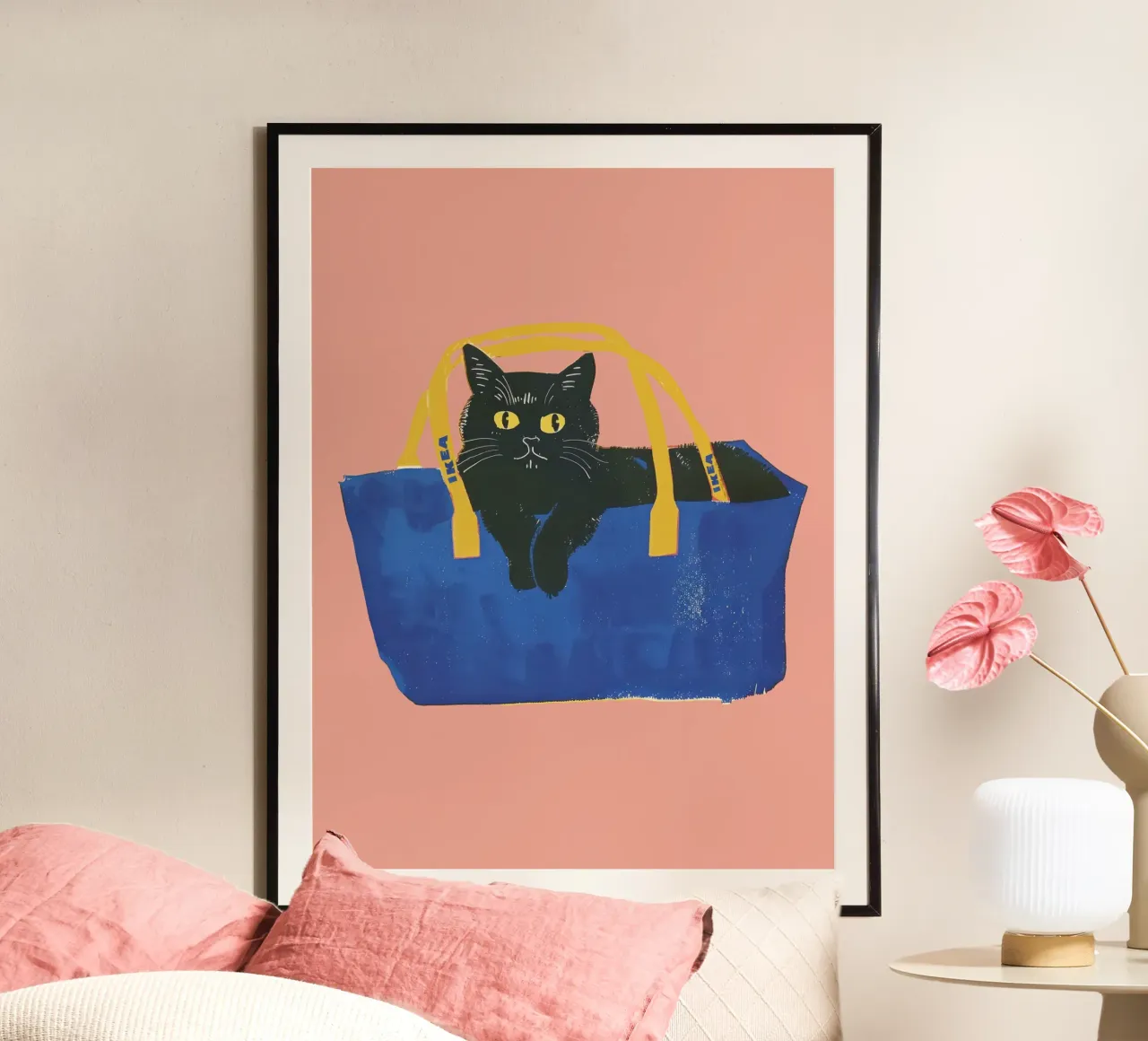 Illustrazione di un gatto nero in una borsa blu poster con telaio in alluminio da Peaches Art Prints
