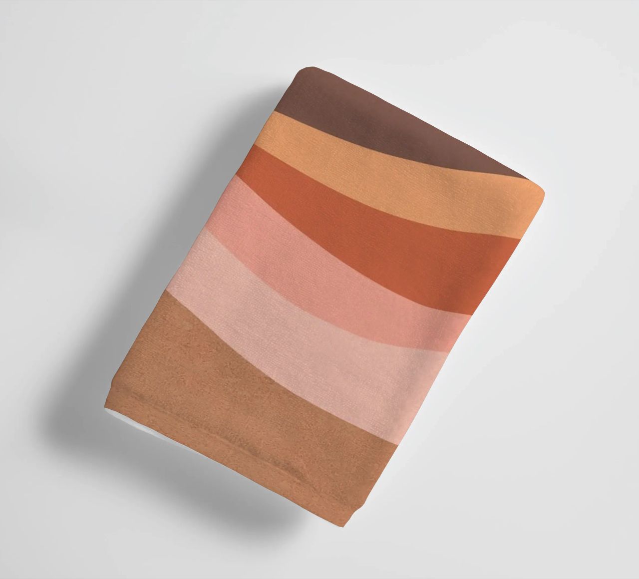 Troupeau d'oiseaux sur un paysage au lever du soleil - Mocha Mousse serviette de bain de Dominique Vari