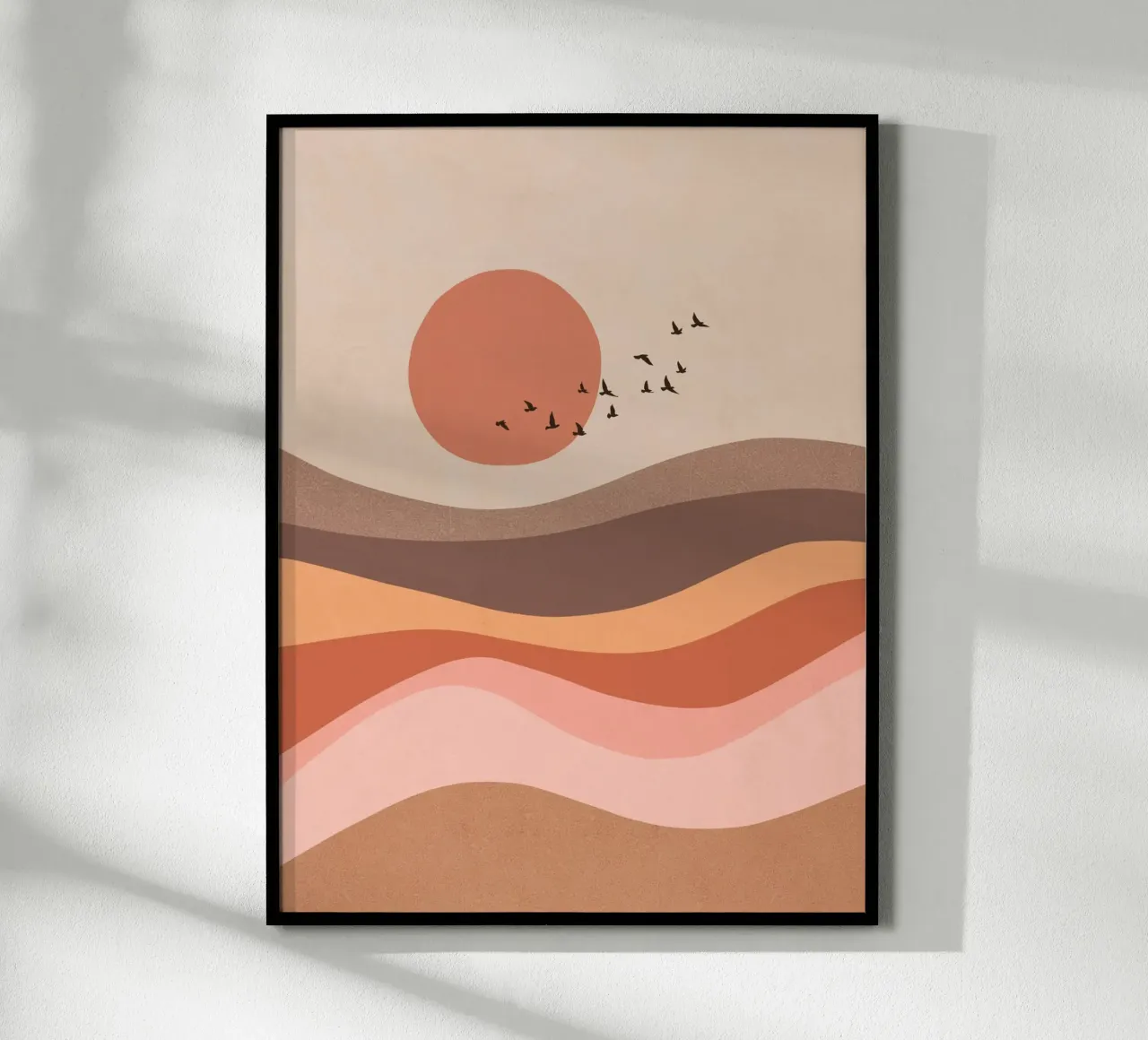 Troupeau d'oiseaux sur un paysage au lever du soleil - Mocha Mousse poster avec cadre en bois de Dominique Vari