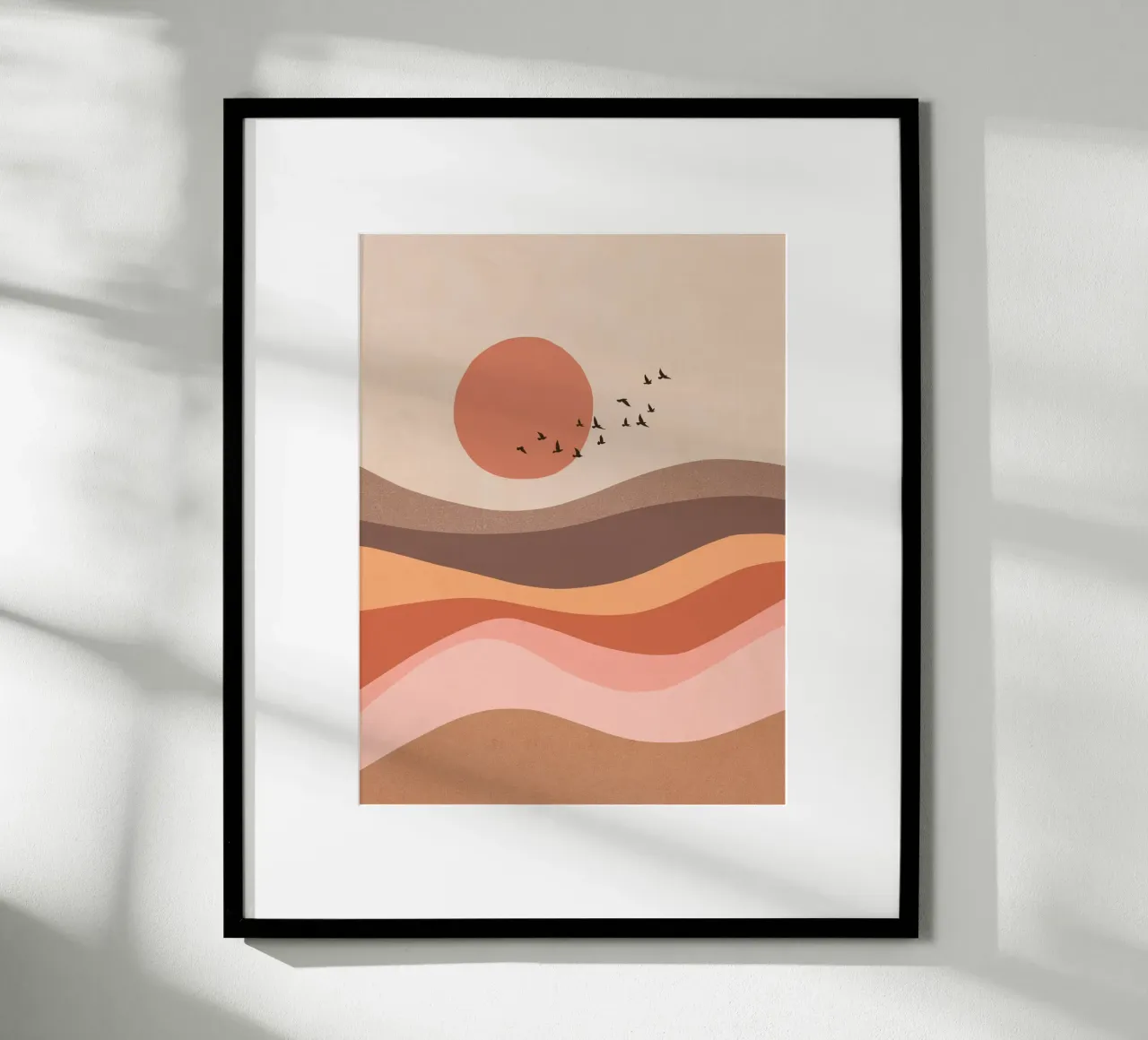 Troupeau d'oiseaux sur un paysage au lever du soleil - Mocha Mousse poster avec cadre en bois de Dominique Vari