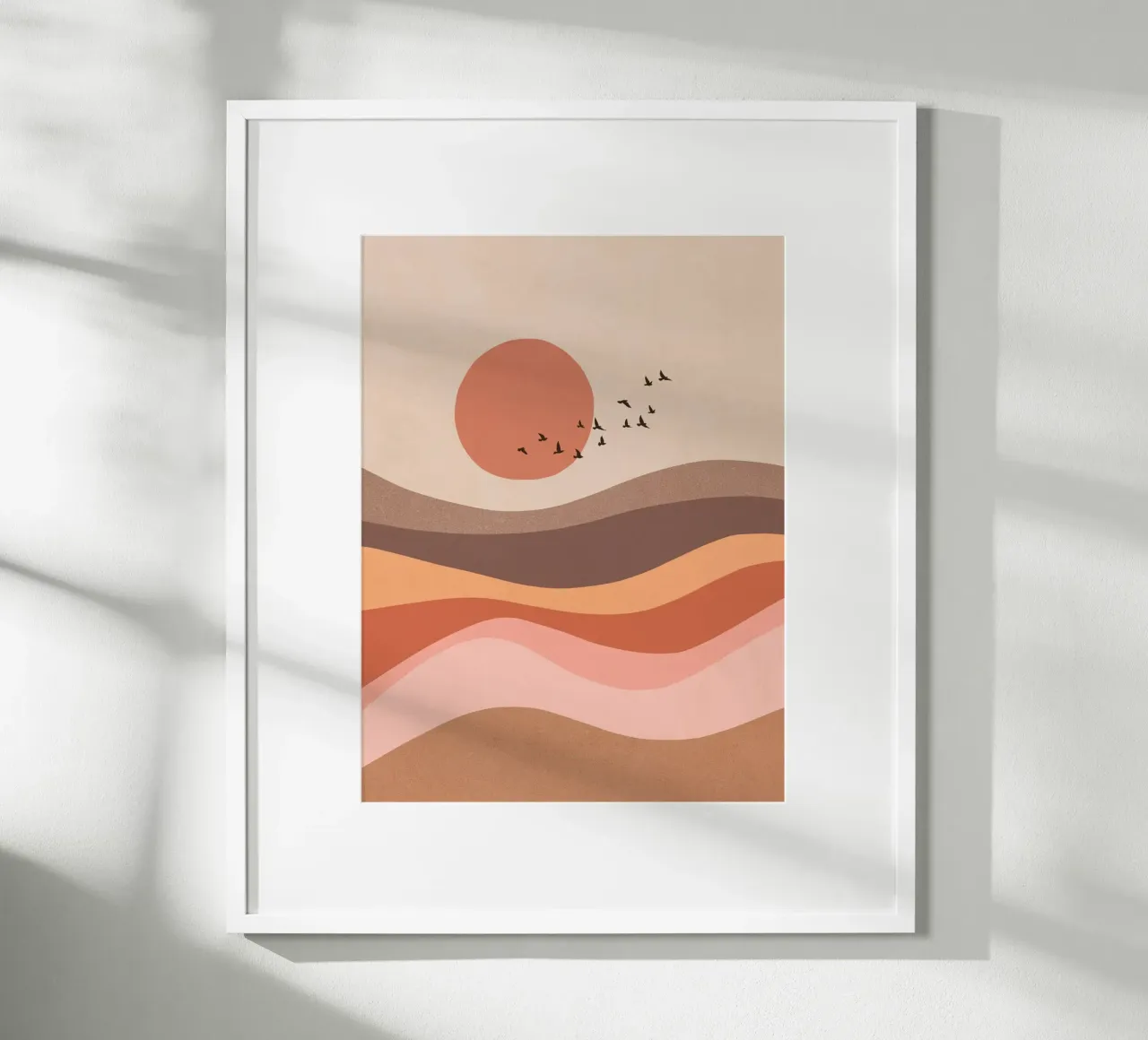 Troupeau d'oiseaux sur un paysage au lever du soleil - Mocha Mousse poster avec cadre en bois de Dominique Vari