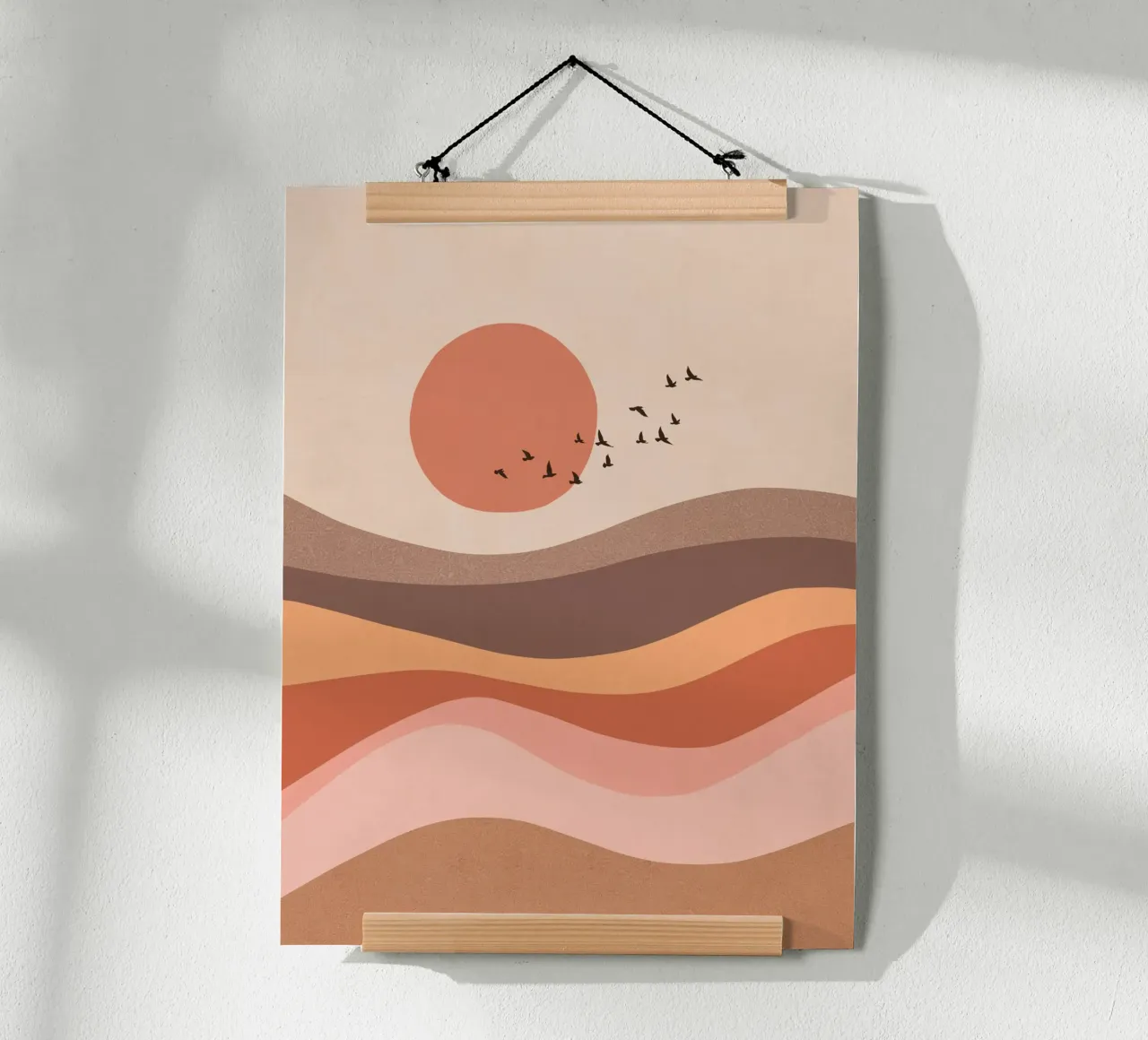 Troupeau d'oiseaux sur un paysage au lever du soleil - Mocha Mousse poster avec cadre en bois de Dominique Vari