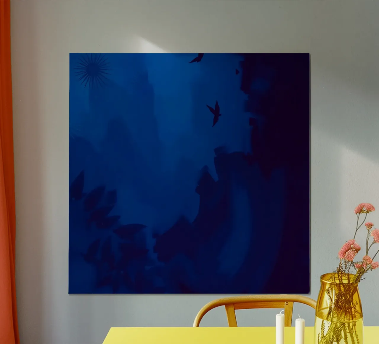 Bella sagoma di uccelli in volo su sfondo blu poster con telaio in legno da DesignDoodle