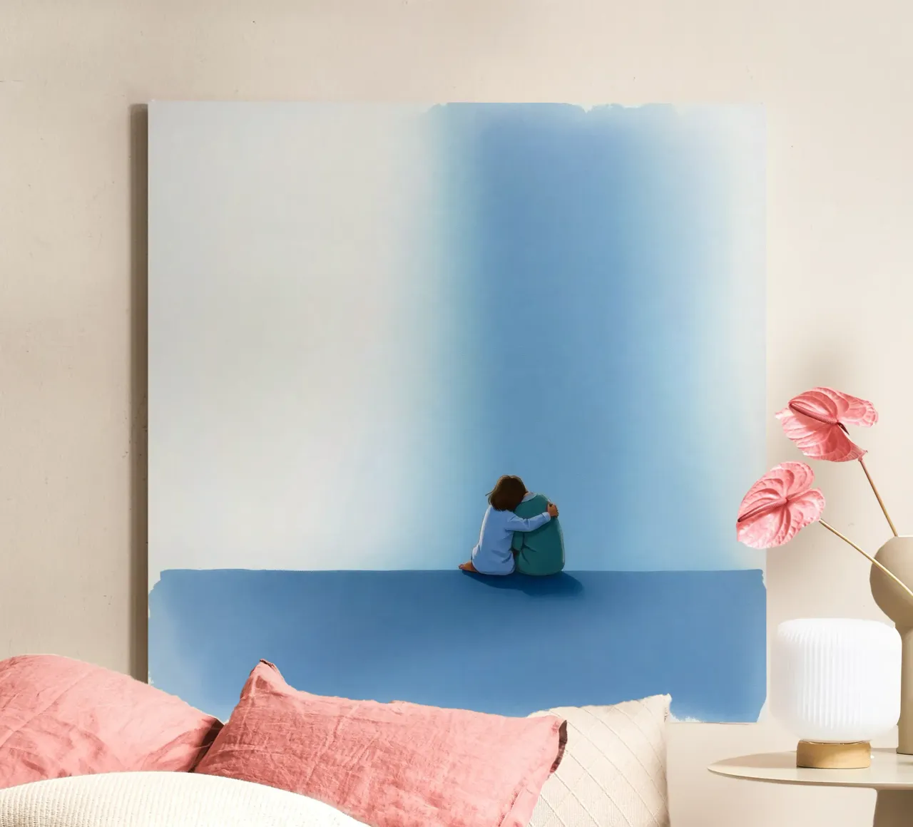 Paar, das auf einer blauen Fläche sitzt und sich sanft umarmt Leinwand mit Schattenfugenrahmen von DesignDoodle