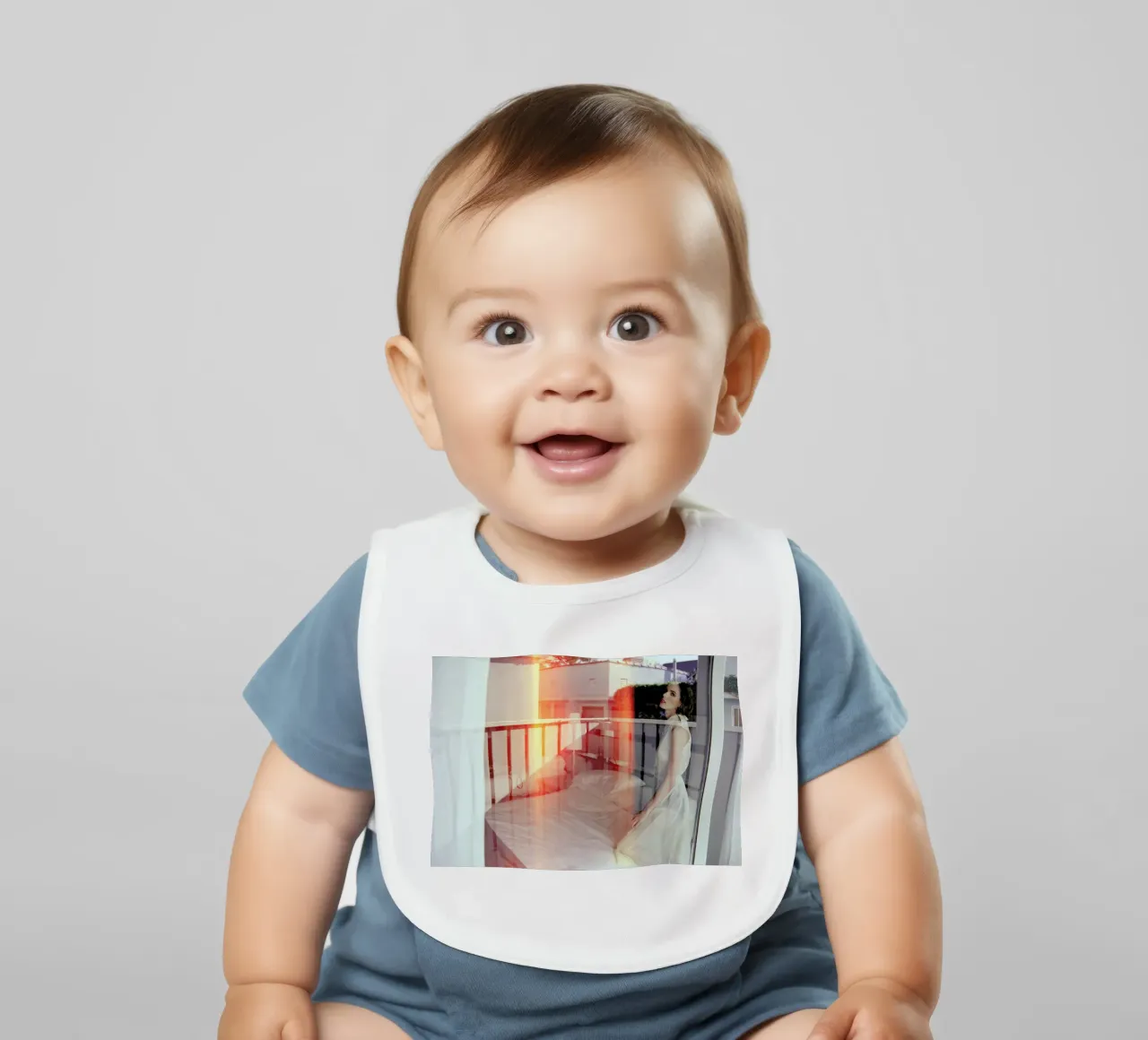 Light leaks bavaglino da Aysha Banos