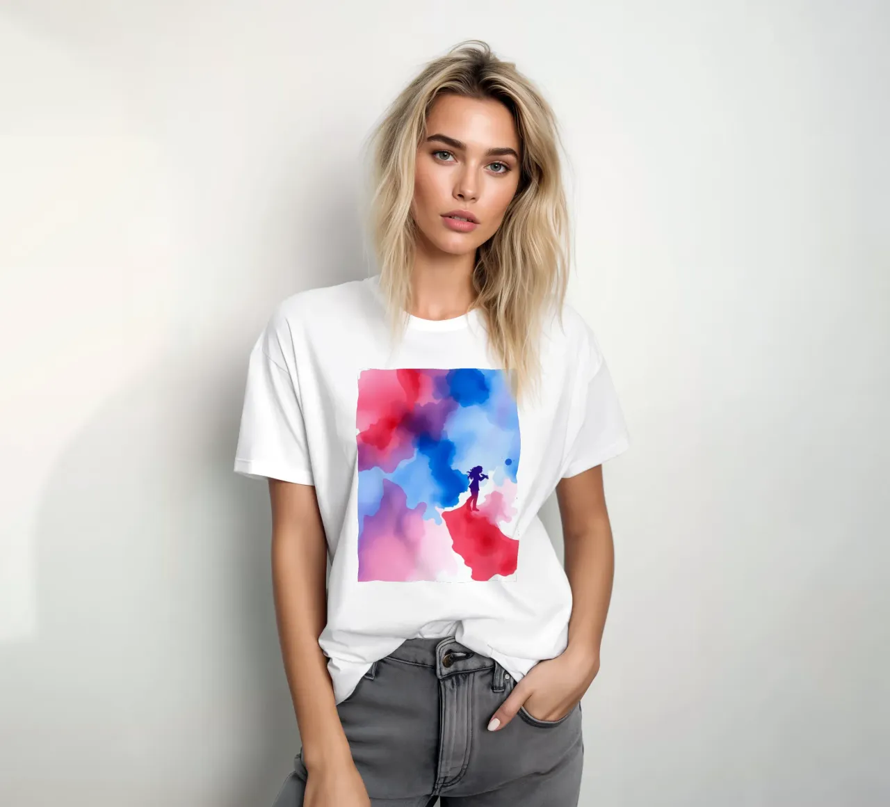Silueta colorida de una mujer tocando un instrumento camiseta de DesignDoodle