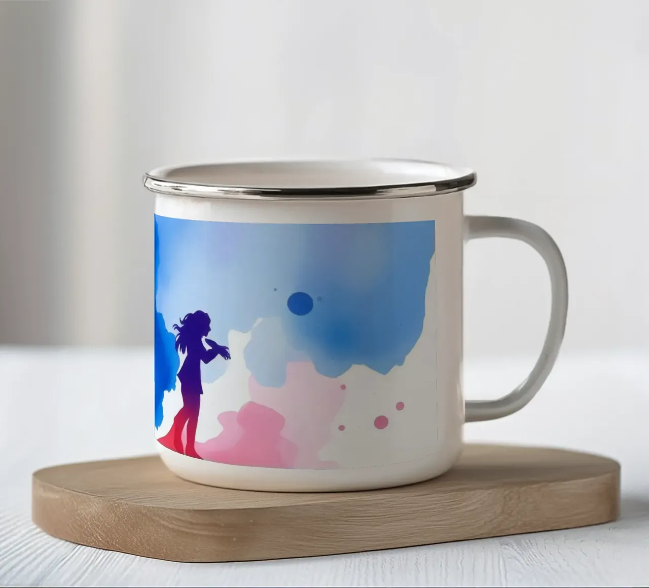 Silhouette colorata di una donna che suona uno strumento tazza in smalto da DesignDoodle