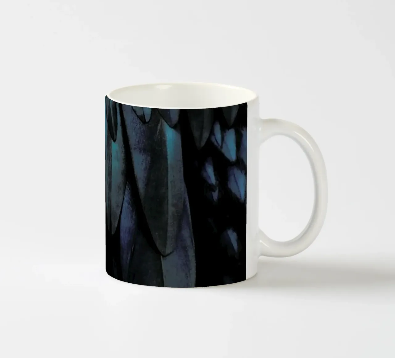 Dark Feathers tazza in ceramica da Monika Strigel