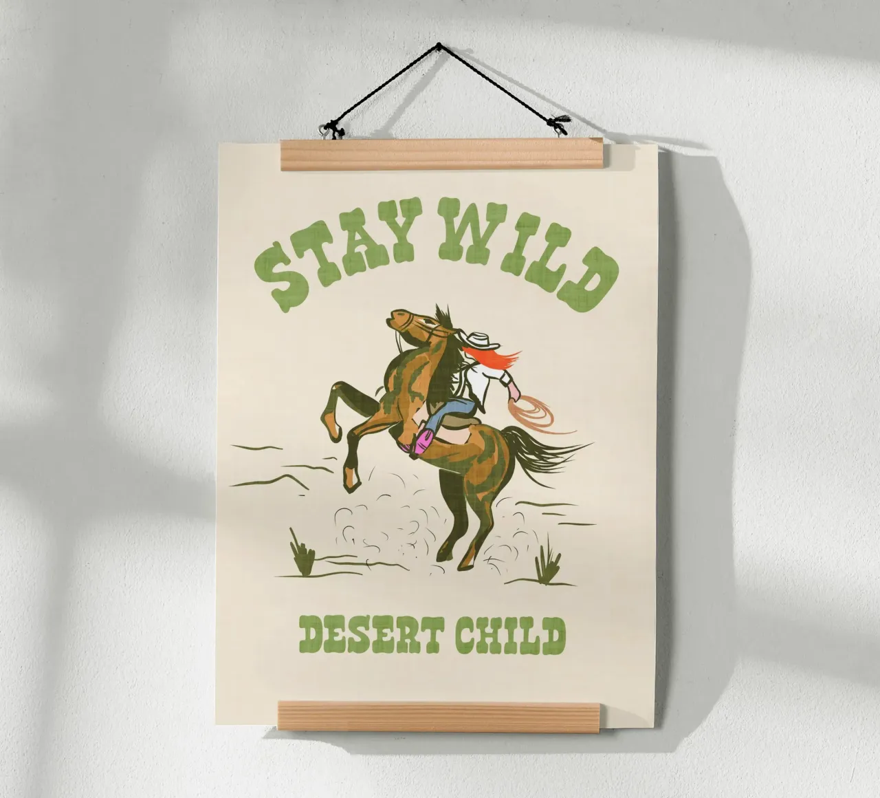 Stay Wild, Desert Child - Cowgirl à cheval du Far West hahnemühle de Dominique Vari