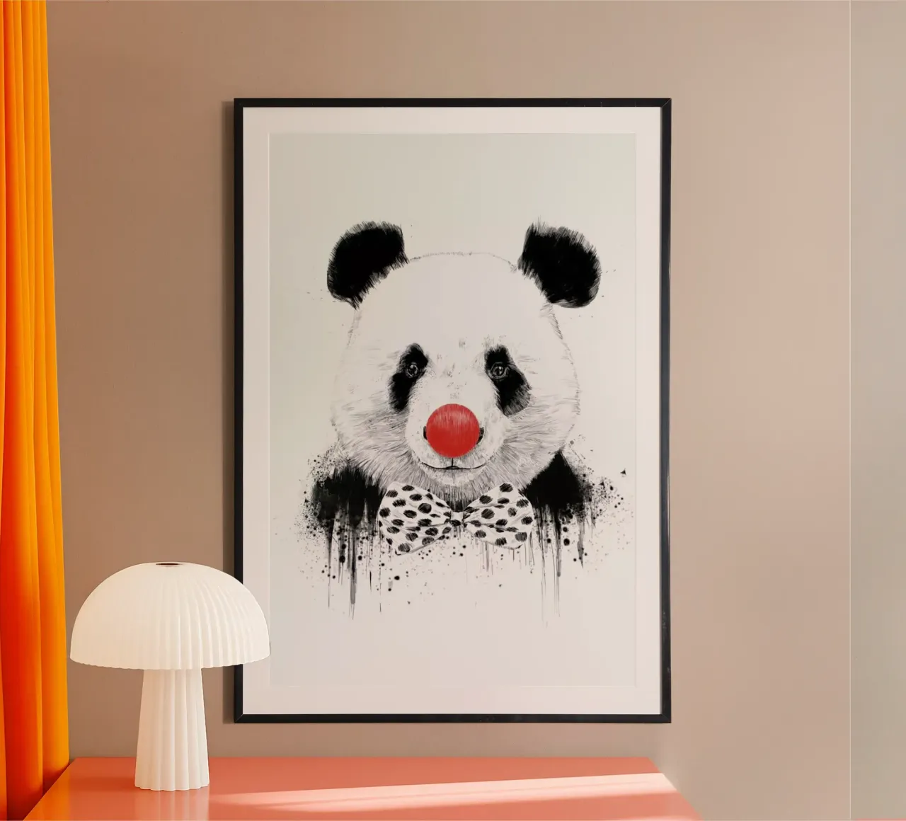 Clown Panda poster con telaio in plastica da Balazs Solti