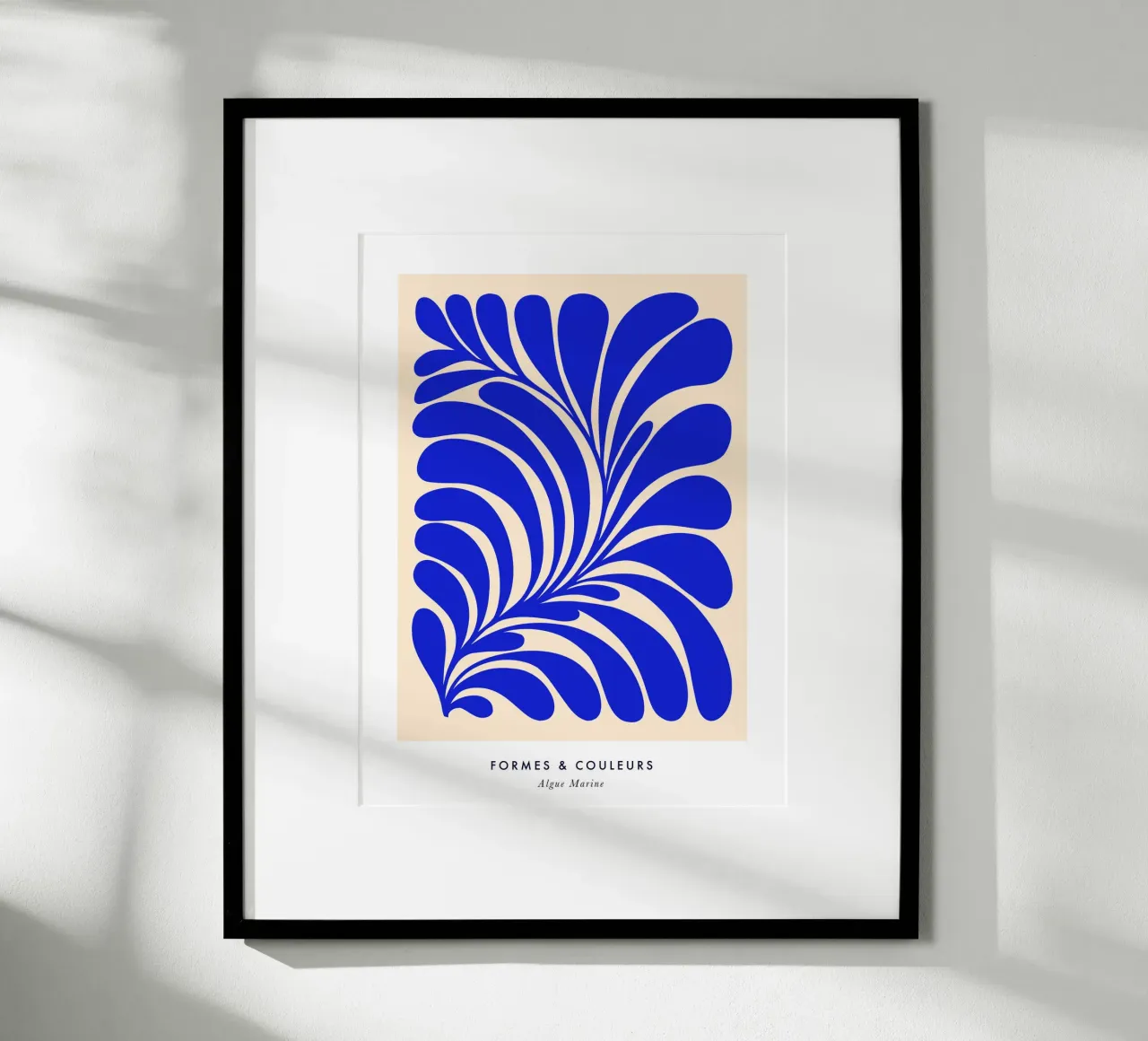 Collage di alghe blu di ispirazione matissiana poster con telaio in alluminio da Dominique Vari