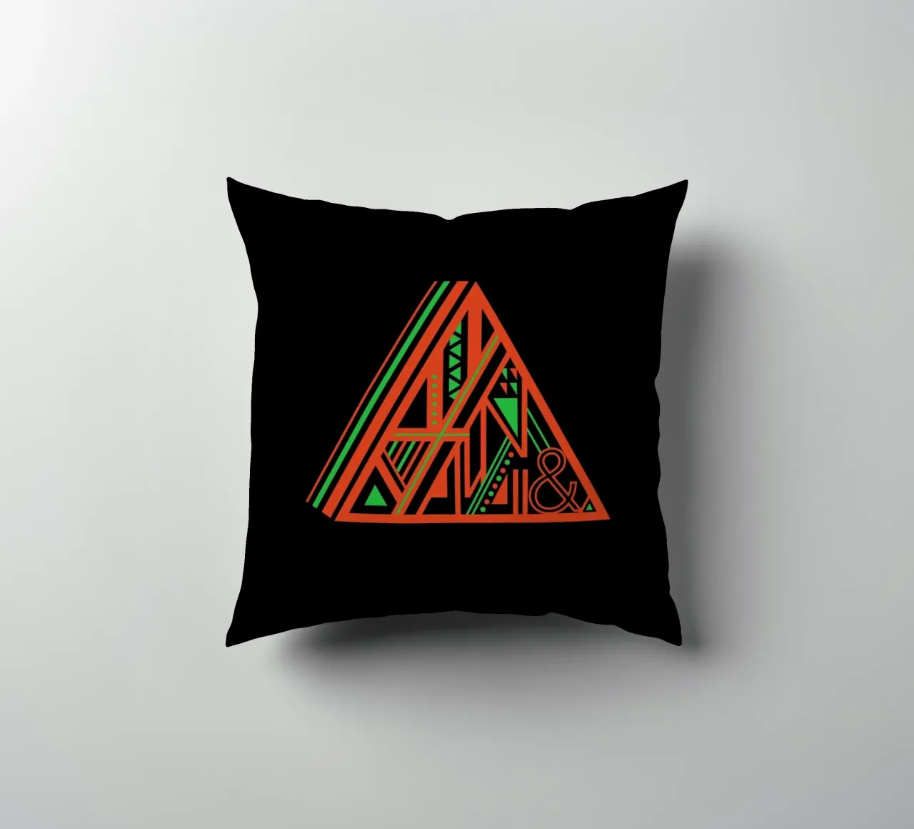 Triangle cuscino da Petros Afshar
