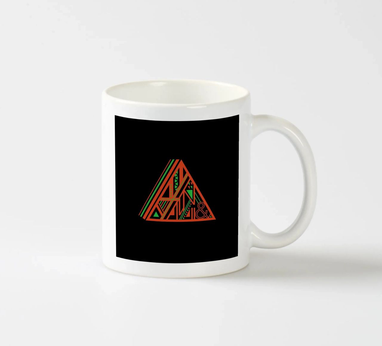 Triangle tazza in ceramica da Petros Afshar