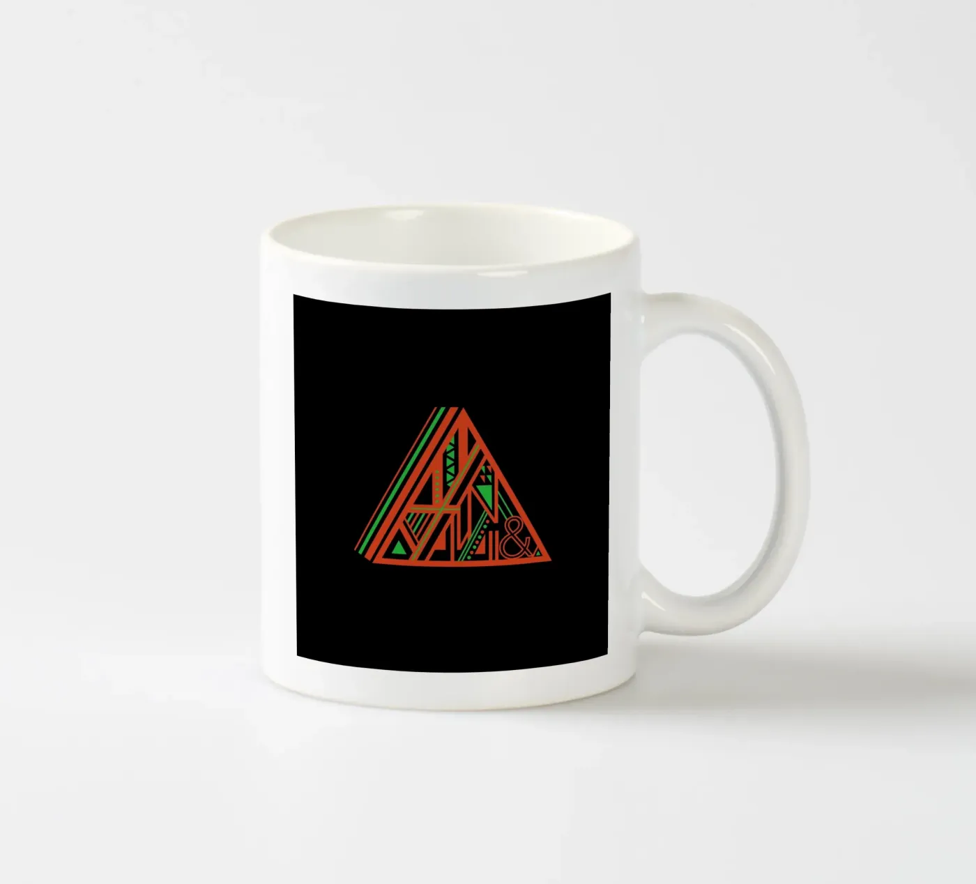 Triangle tazza in ceramica da Petros Afshar