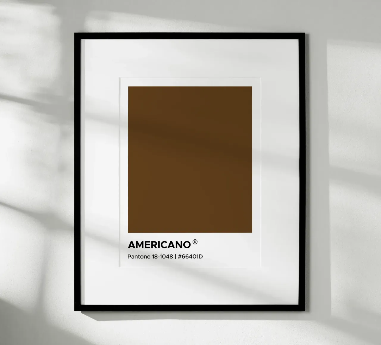 Caffè Americano Pantone poster con telaio in legno da Paigaam Studio