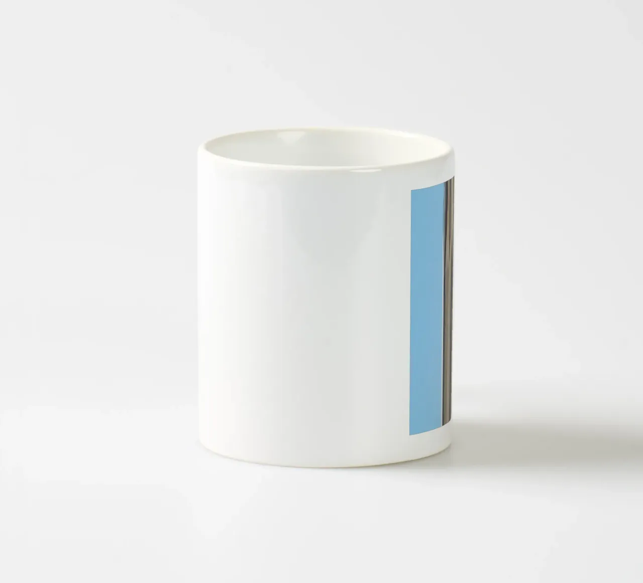 the stripes of the day · blue+ tazza in ceramica da Marko Köppe
