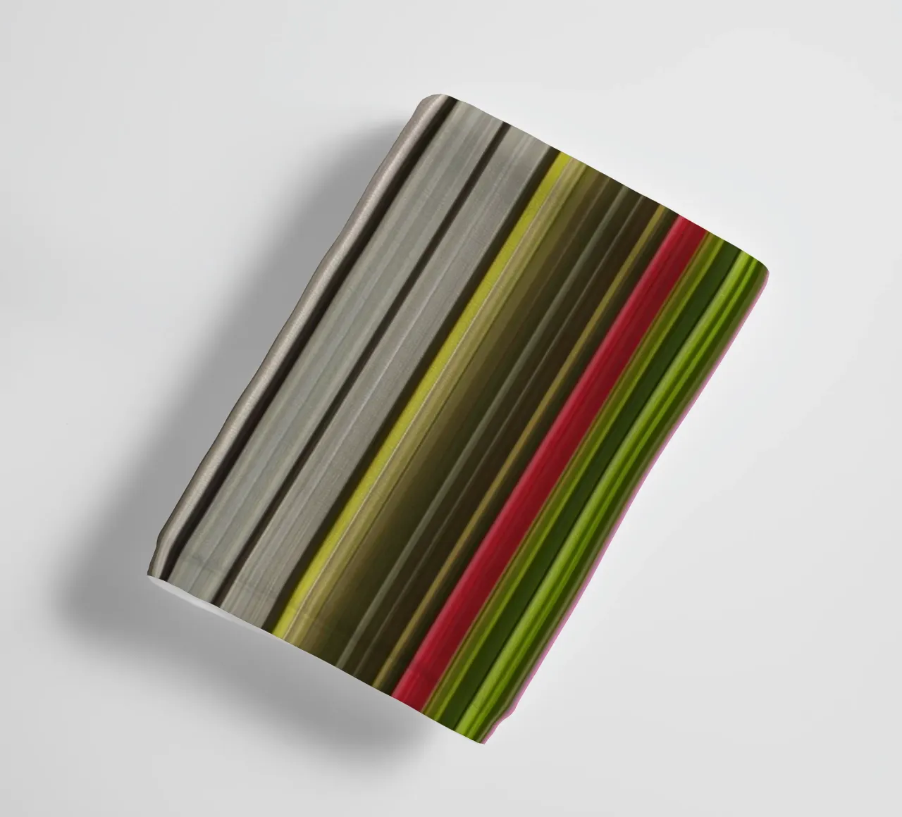 the stripes of the day · blue+ asciugamano da bagno da Marko Köppe