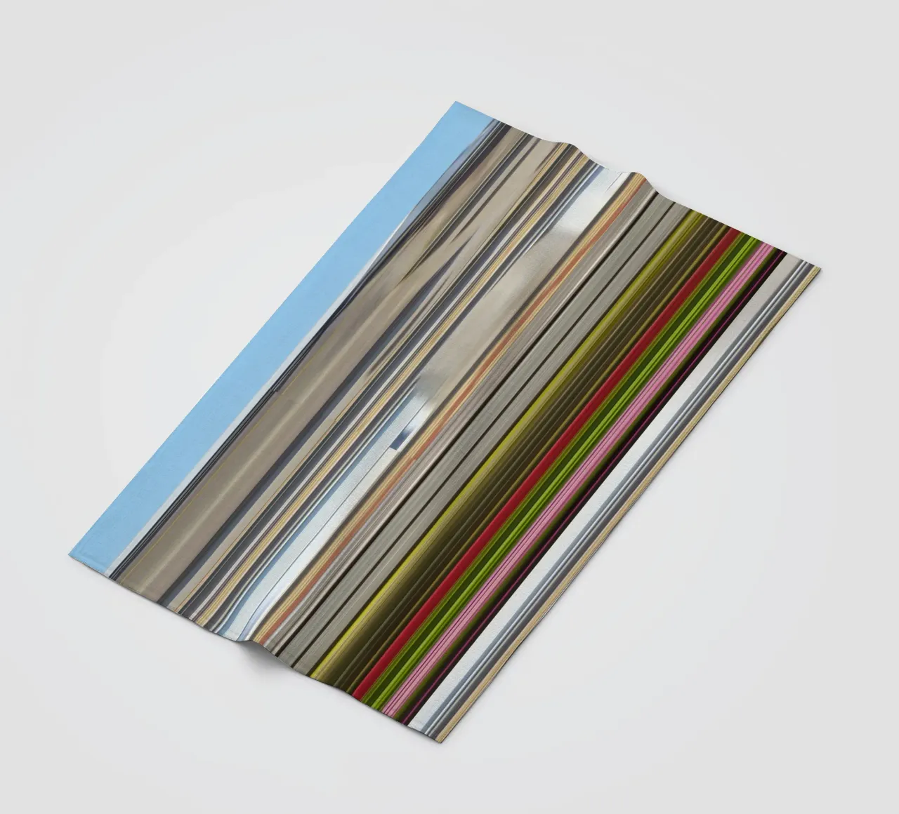 the stripes of the day · blue+ coperta in pile da Marko Köppe
