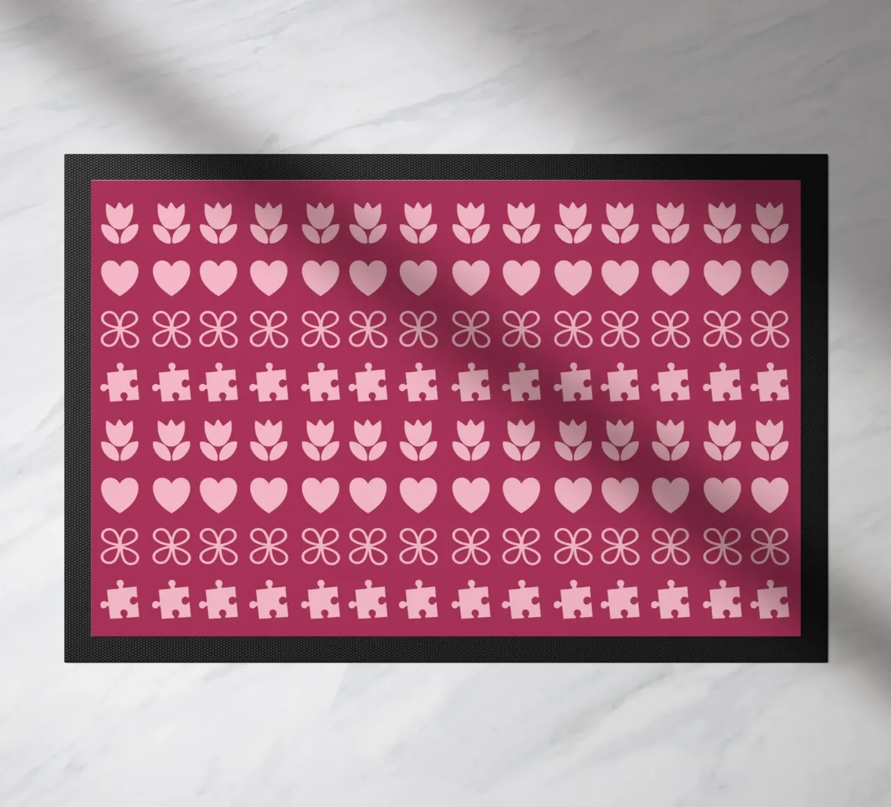 Design di San Valentino. Colori viola e rosa, simboli d'amore zerbino da CreatedbySon