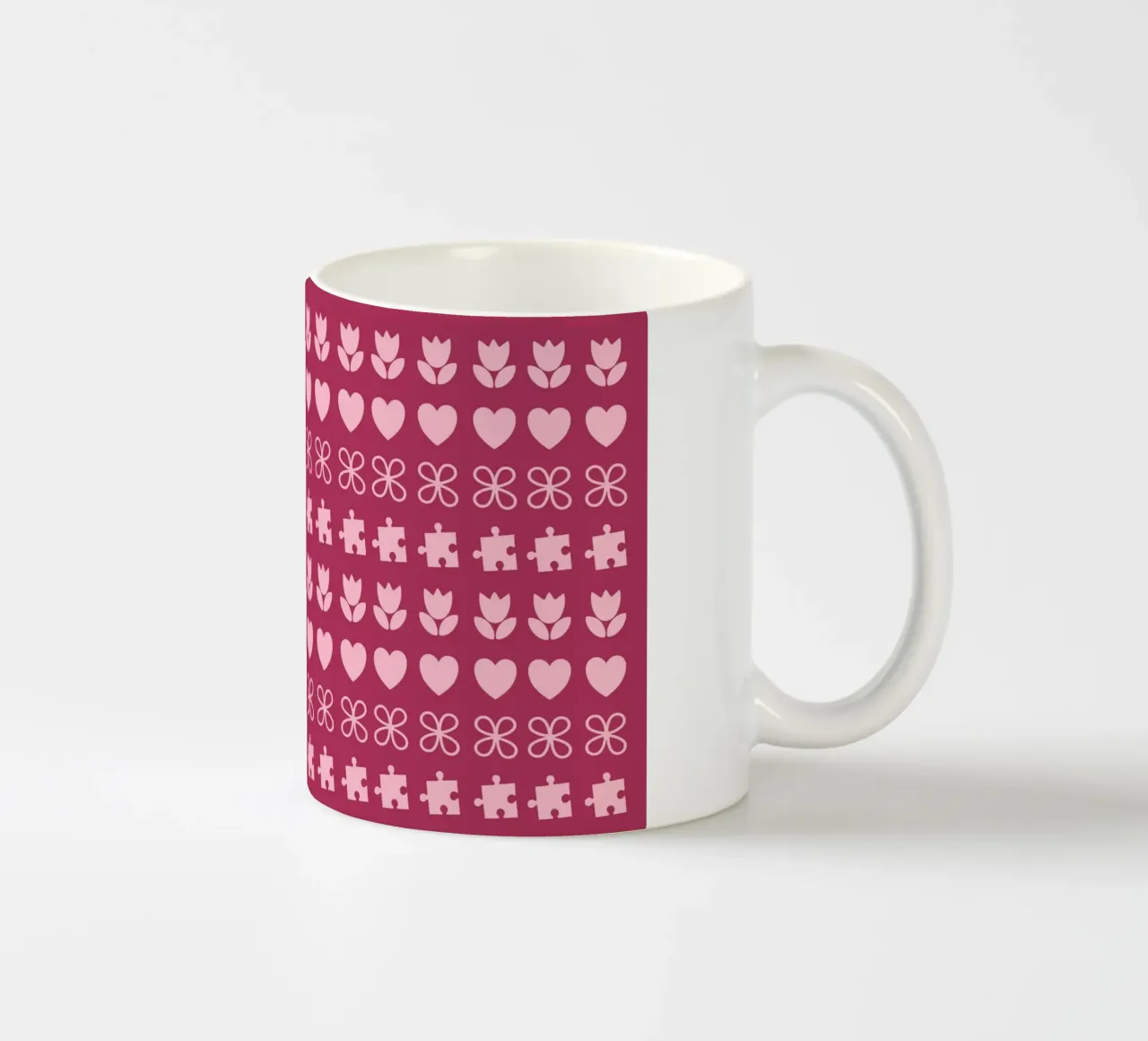 Design di San Valentino. Colori viola e rosa, simboli d'amore tazza in ceramica da CreatedbySon