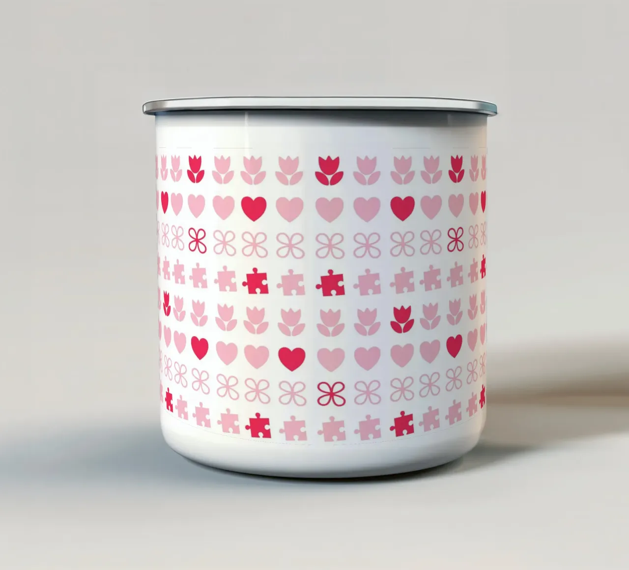 Design San Valentino, design. Colore rosa e simboli d'amore tazza in smalto da CreatedbySon