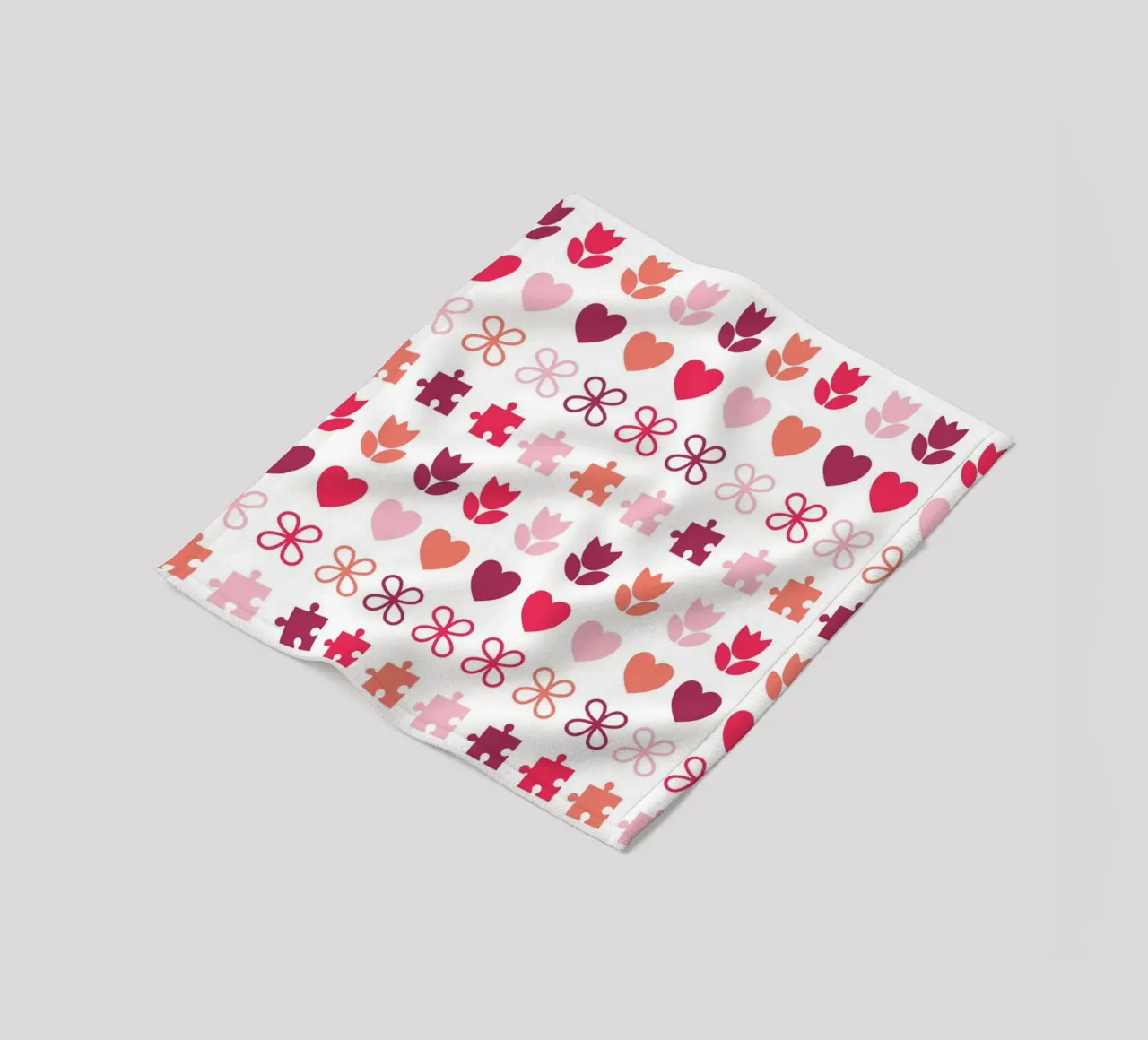 Design di San Valentino. Colori viola e rosa, simboli d'amore coperta in pile da CreatedbySon
