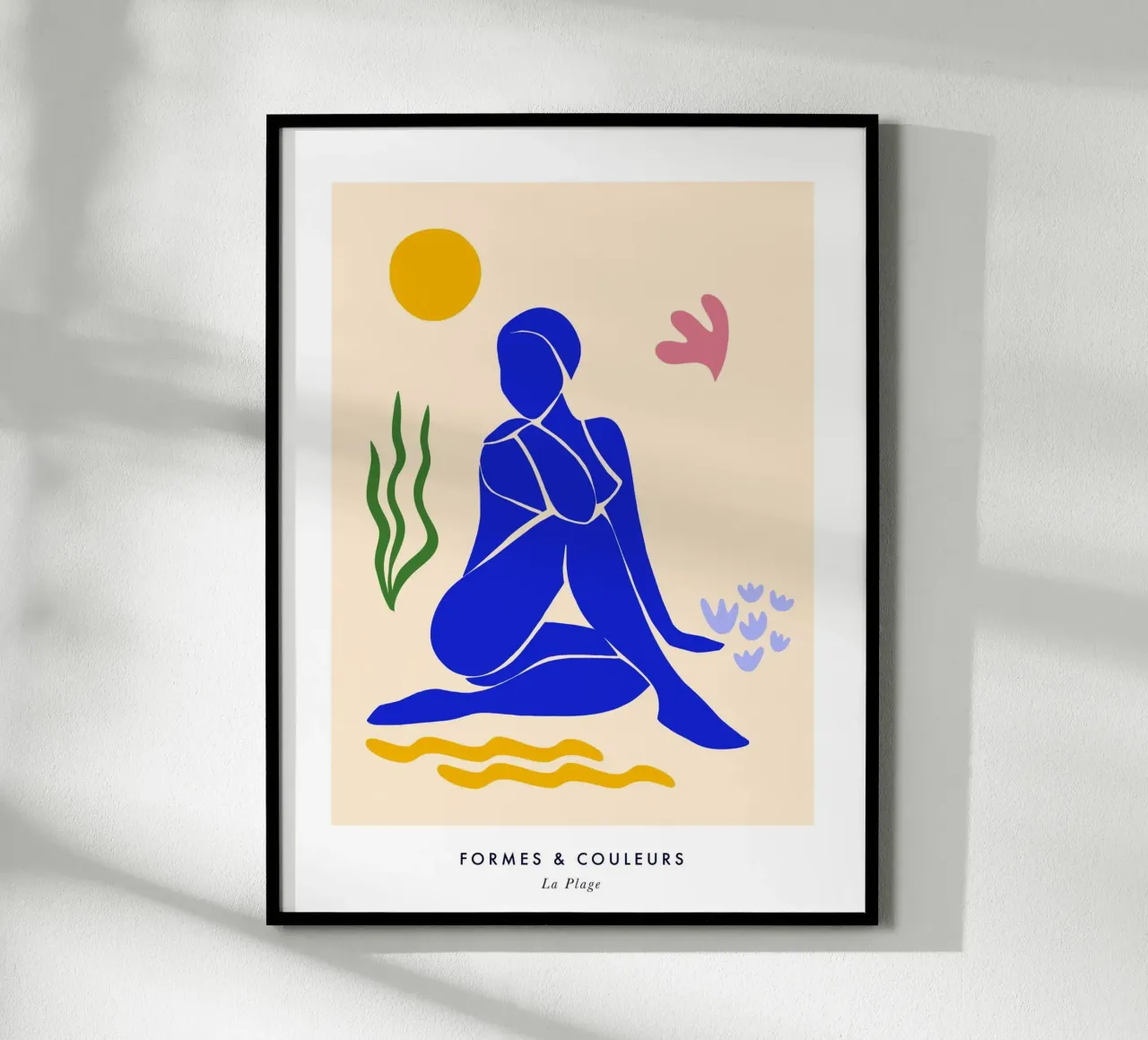 Donna blu ispirata a Matisse che prende il sole sulla spiaggia poster con telaio in plastica da Dominique Vari