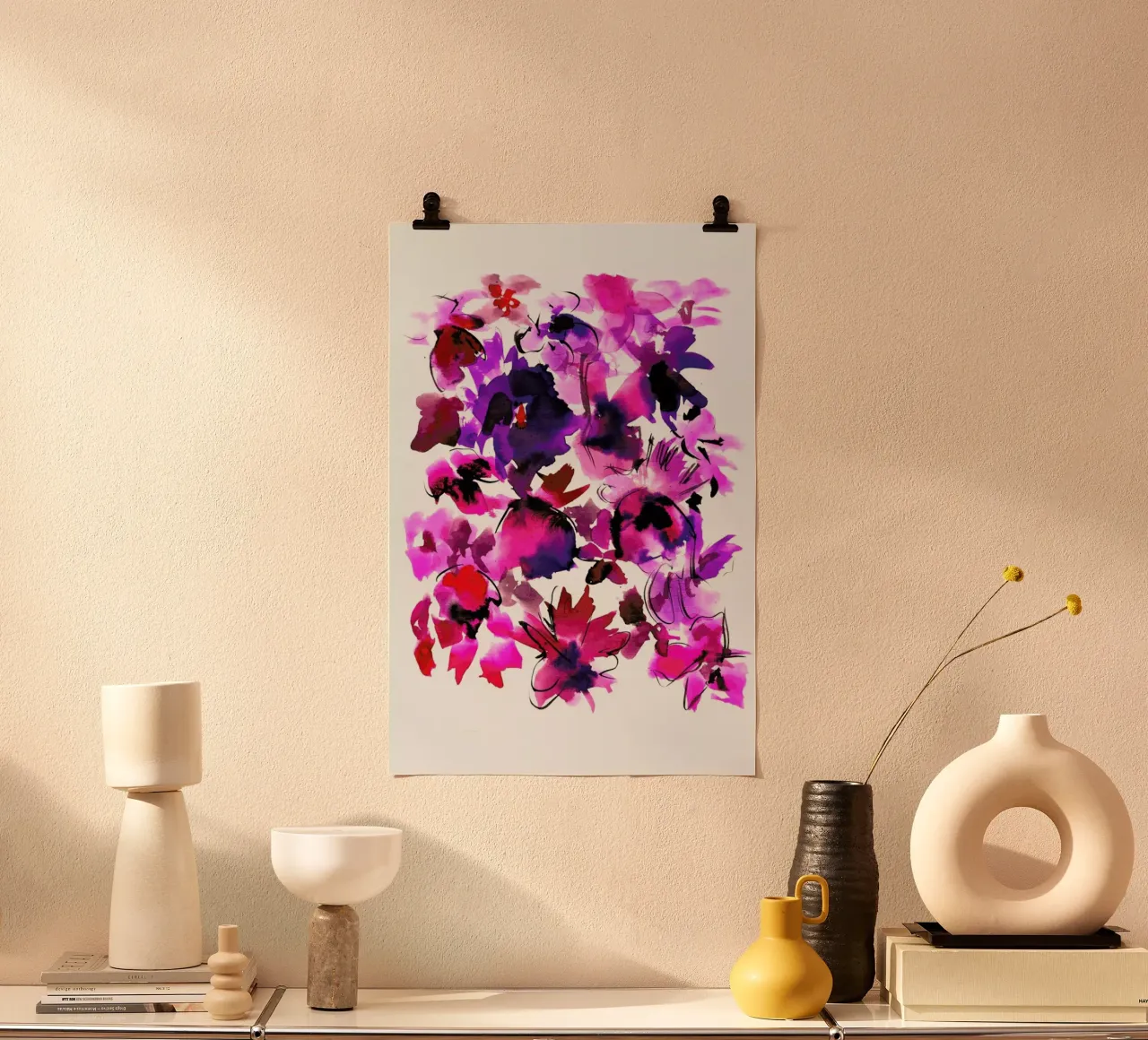 Sara Pink Floral poster con telaio in plastica da Amy Sia