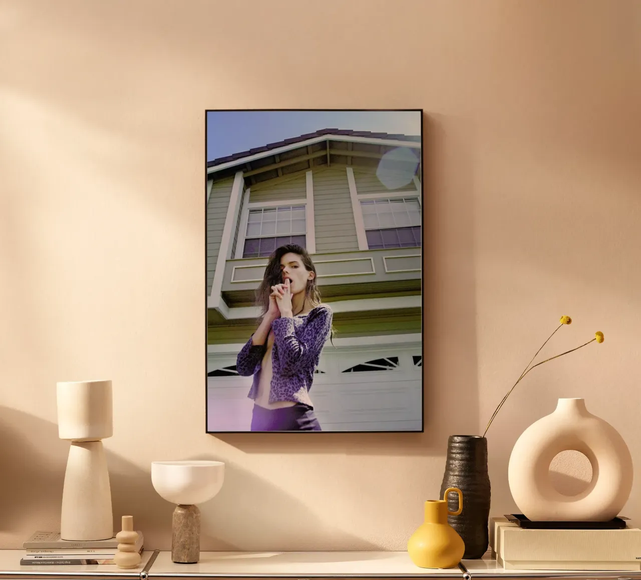 Suburbia plexiglass da Aysha Banos