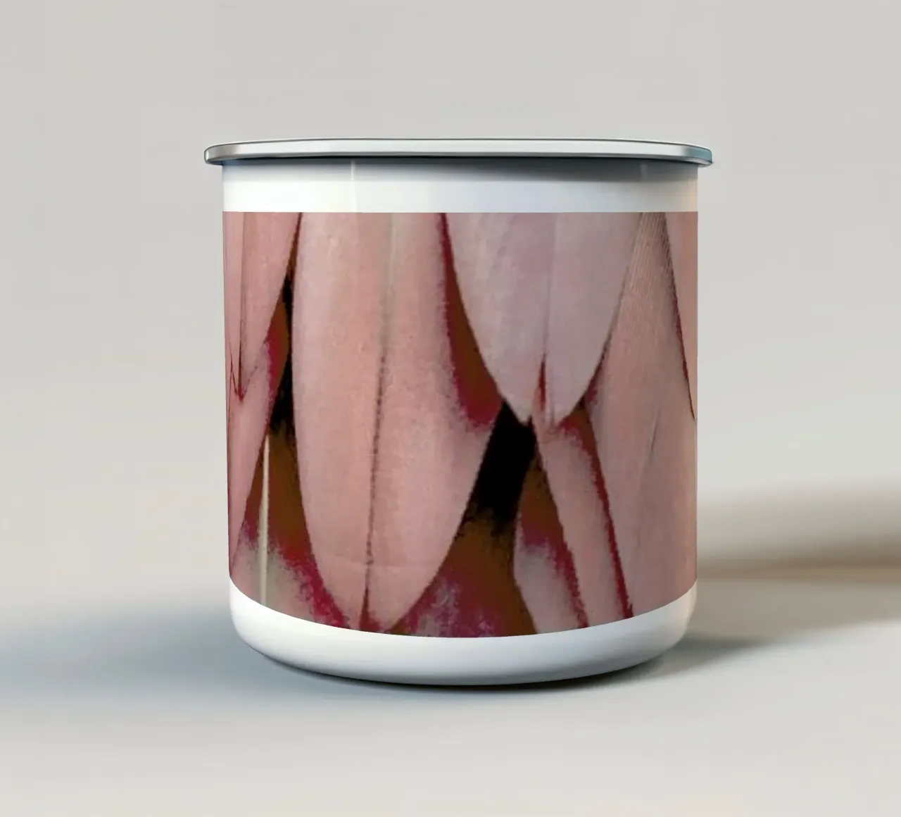 Pastel Feathers tazza in smalto da Monika Strigel