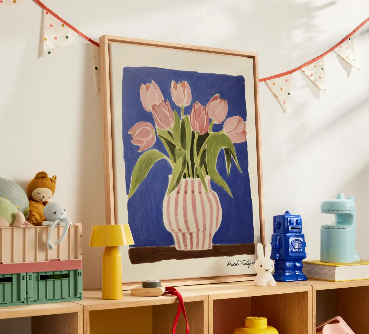 Rosa Tulpen in einer Vase Gemälde Leinwand mit Schattenfugenrahmen von Peaches Art Prints