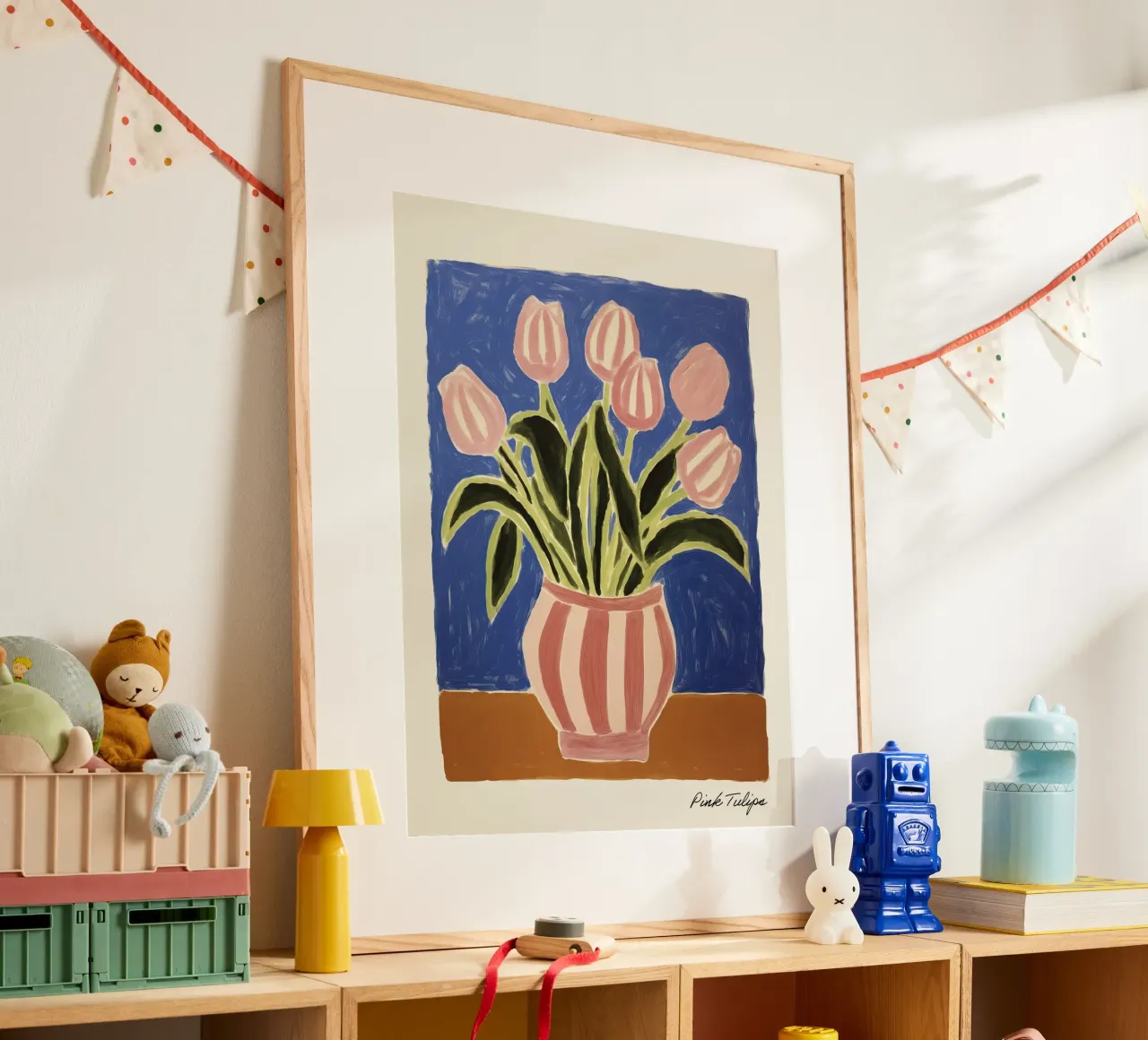Tulipani rosa con vaso a righe Pittura poster da Peaches Art Prints