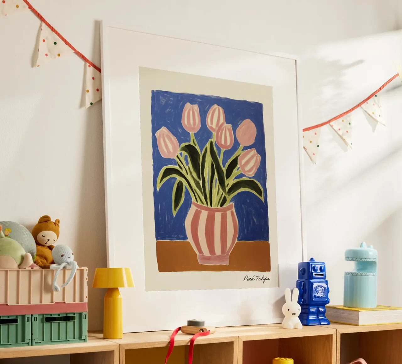 Tulipani rosa con vaso a righe Pittura poster da Peaches Art Prints