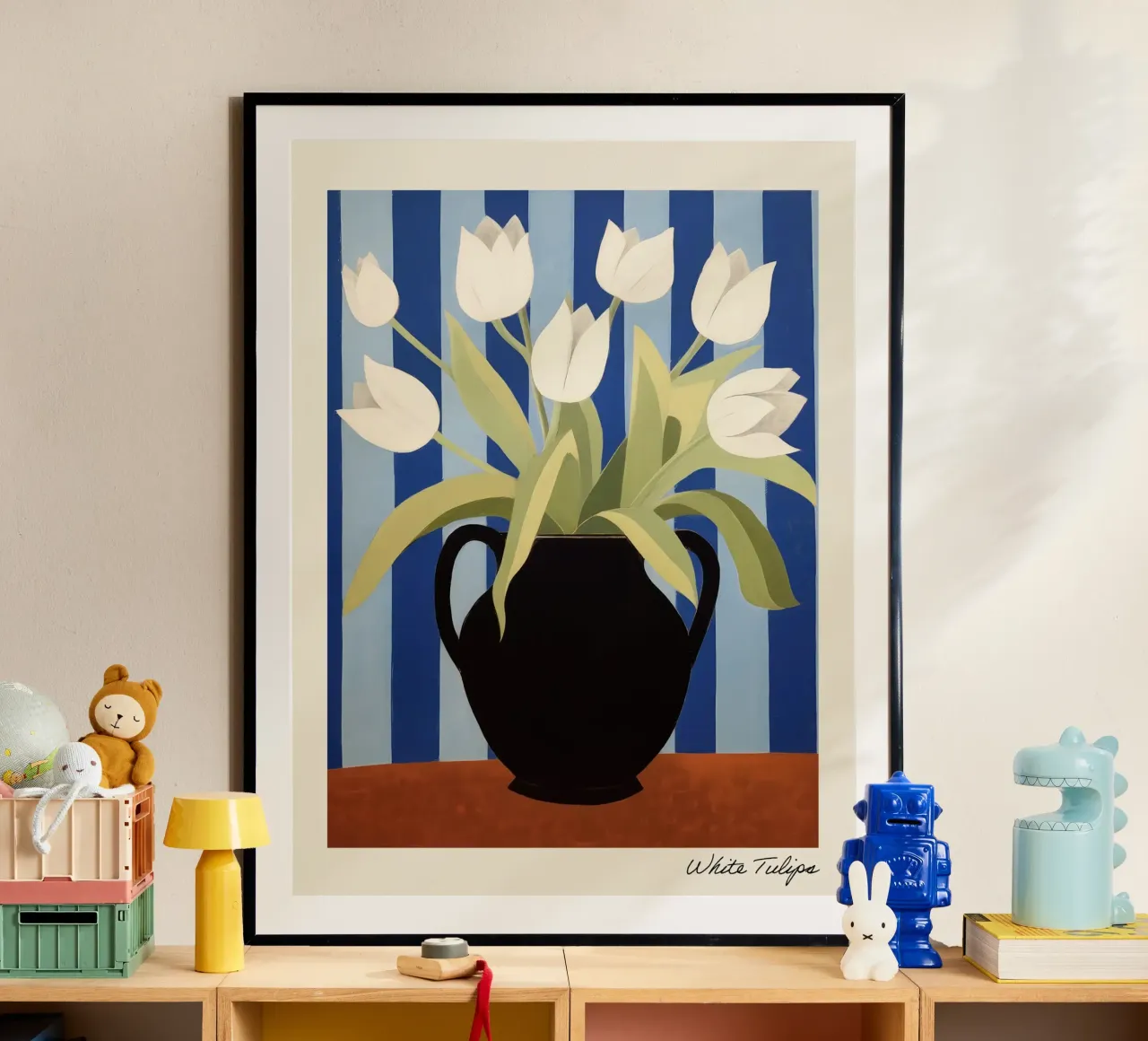 Weiße Tulpen in einer schwarzen Vase - Gemälde Poster von Peaches Art Prints