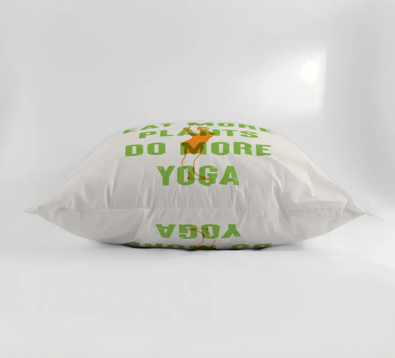 Mangiare più piante, fare più yoga cuscino da Vintagrafica